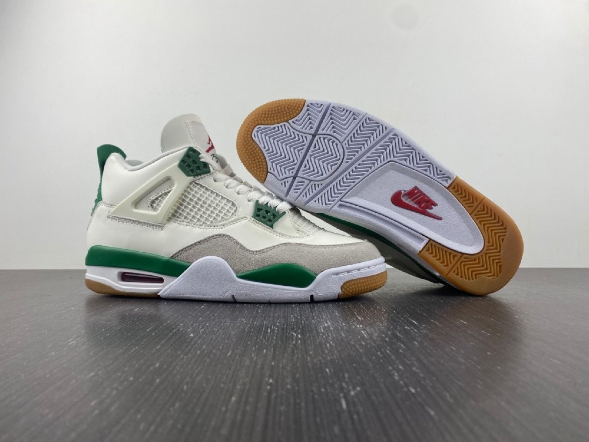 Air Jordan 4 Retro Sb Pine Green