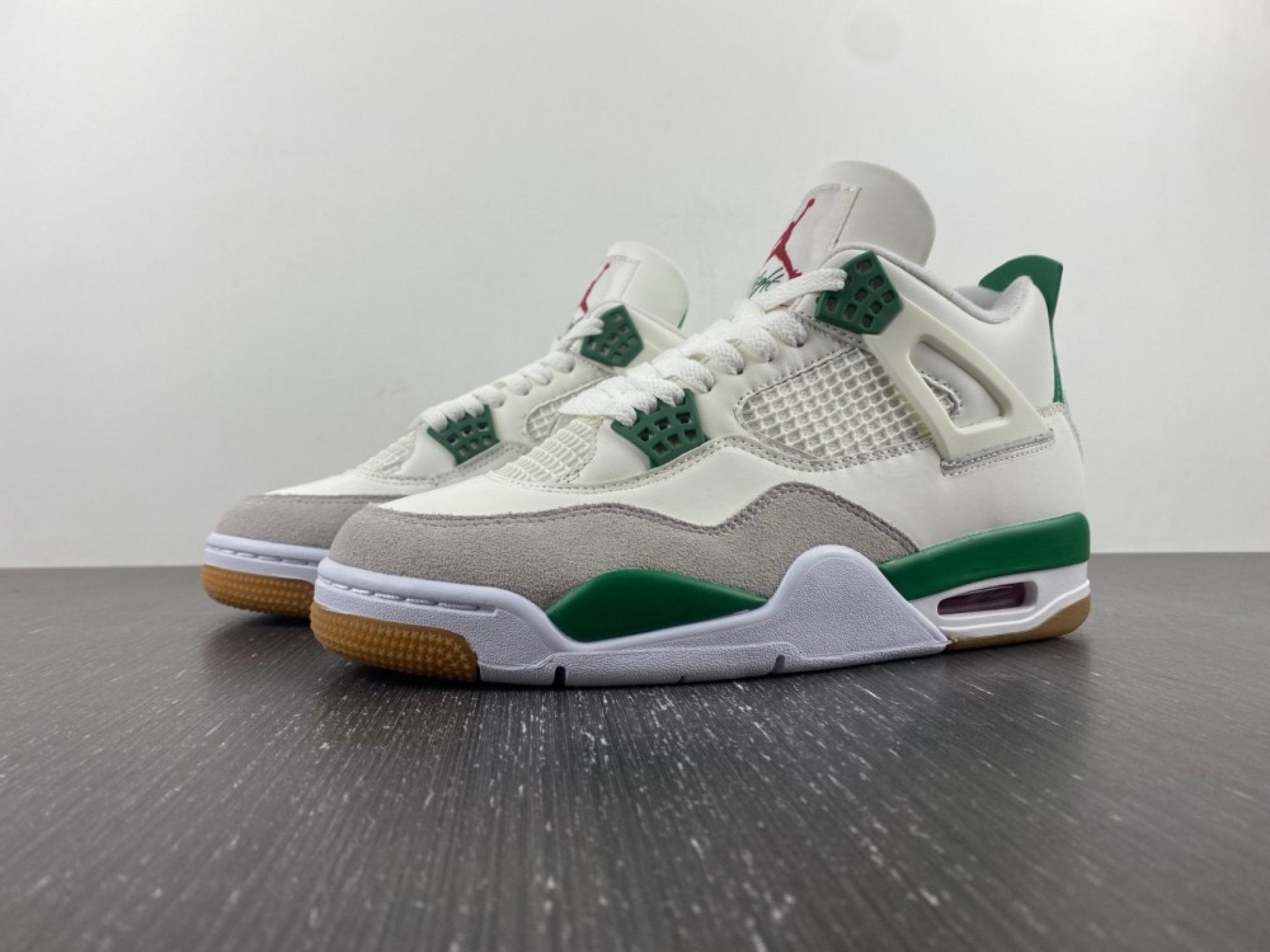Air Jordan 4 Retro Sb Pine Green