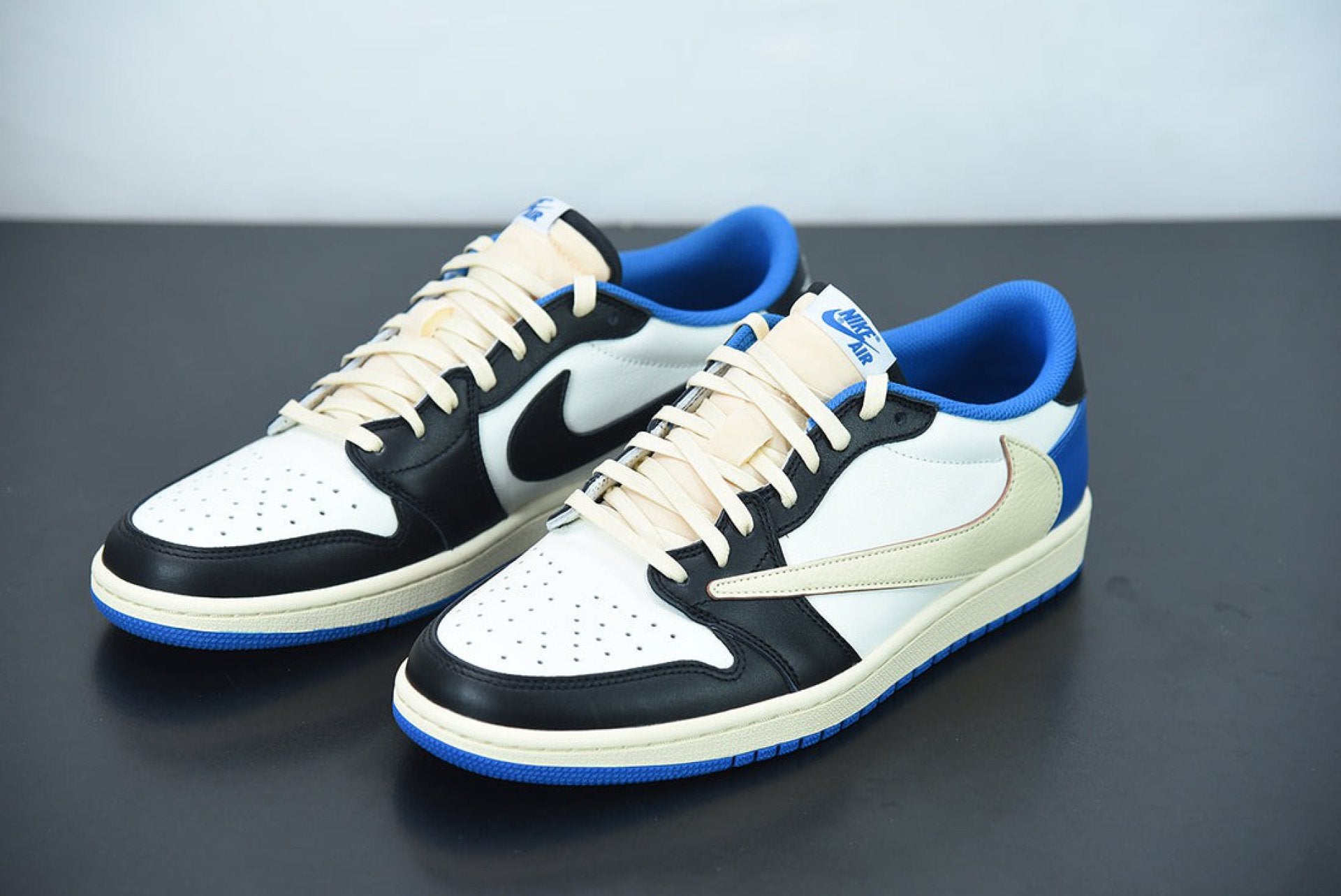 Air Jordan 1 Retro Low OG SP Fragment x Travis Scott