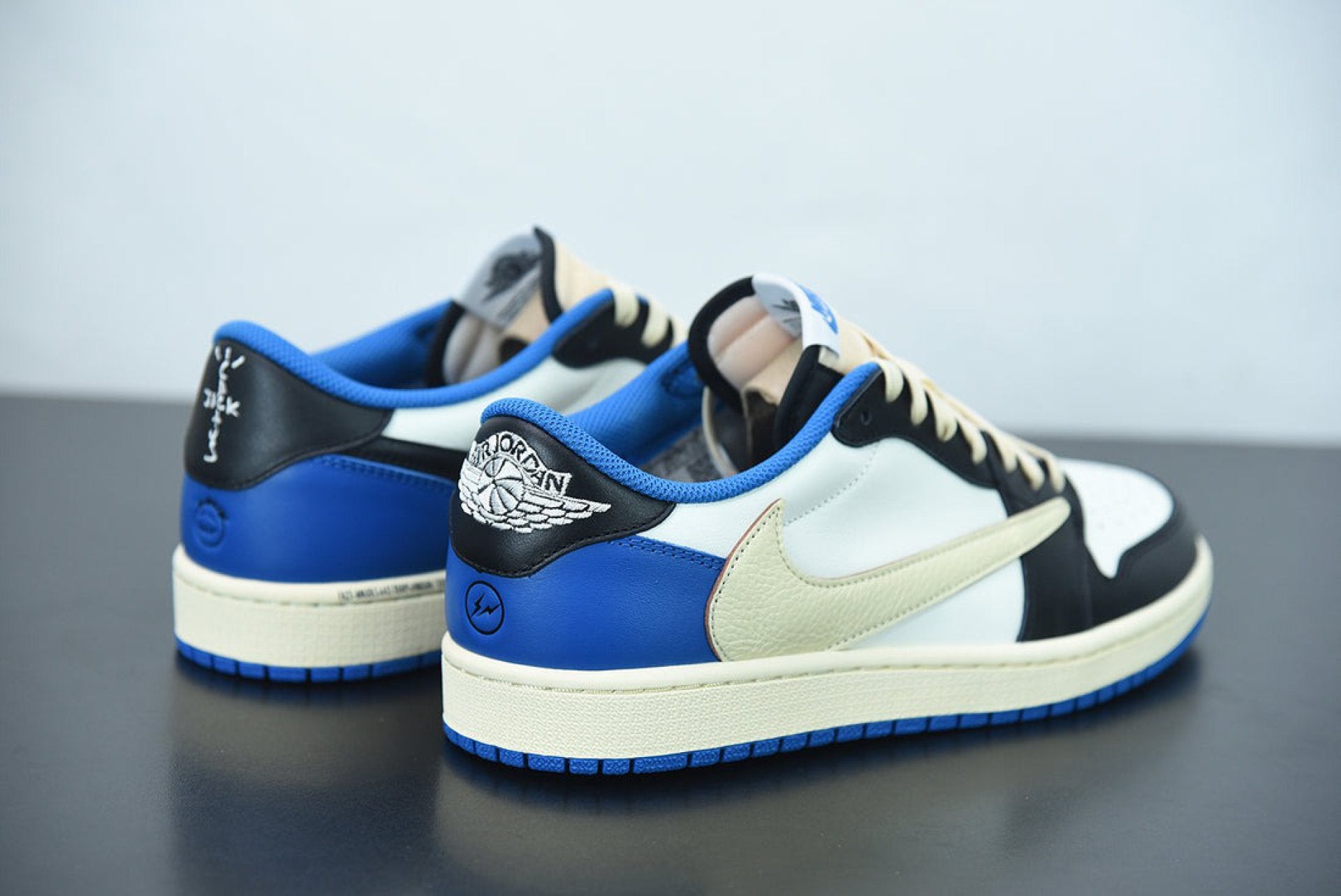 Air Jordan 1 Retro Low OG SP Fragment x Travis Scott