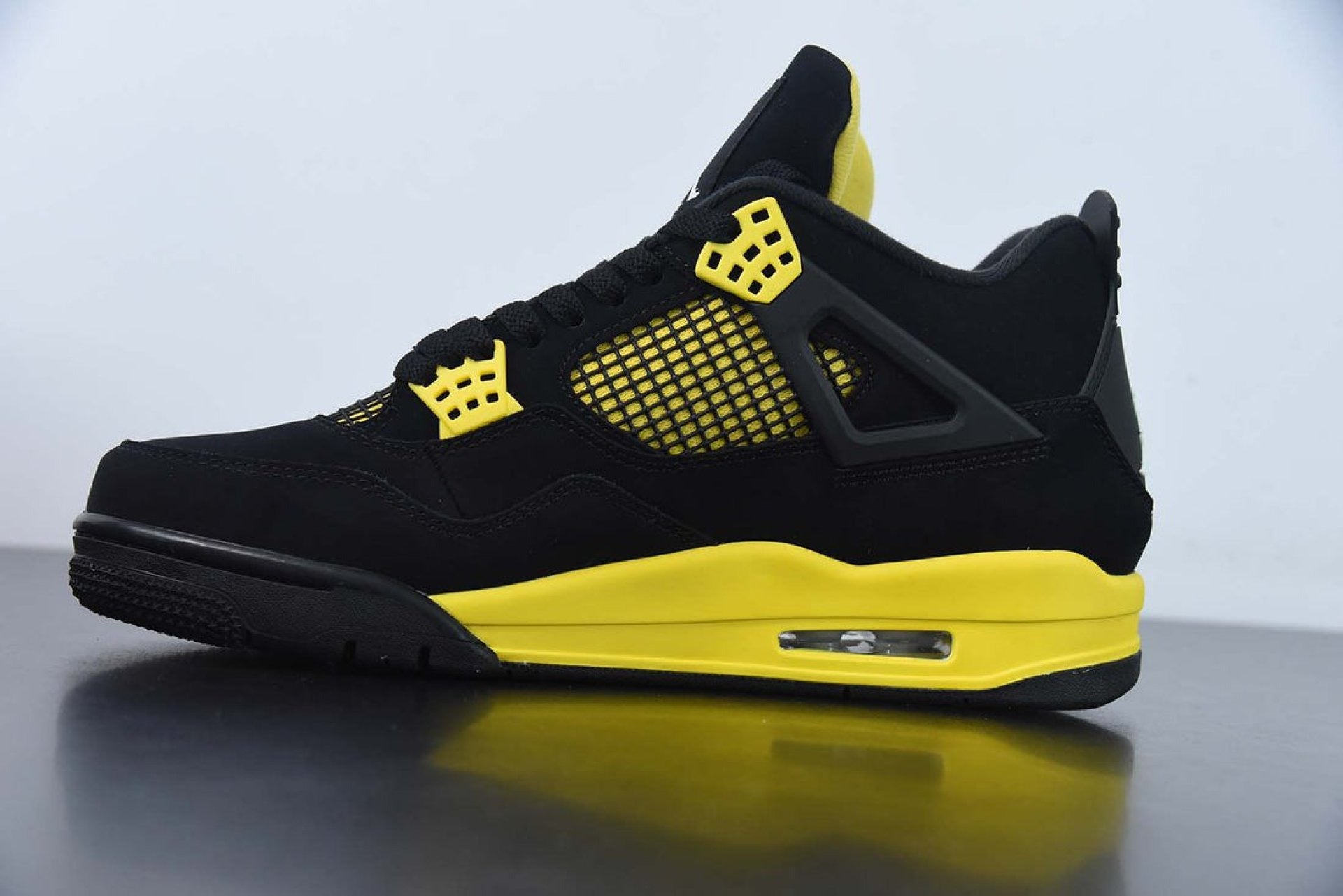 Air Jordan 4 Retro Thunder Yellow (2023)