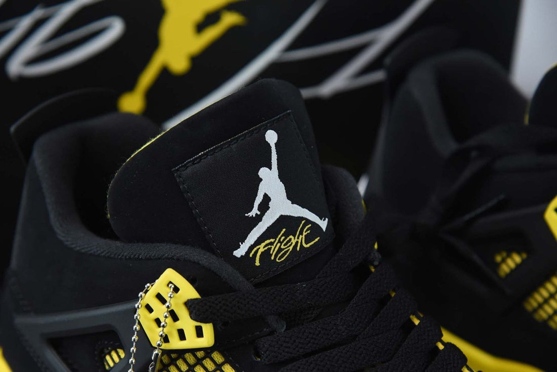 Air Jordan 4 Retro Thunder Yellow (2023)
