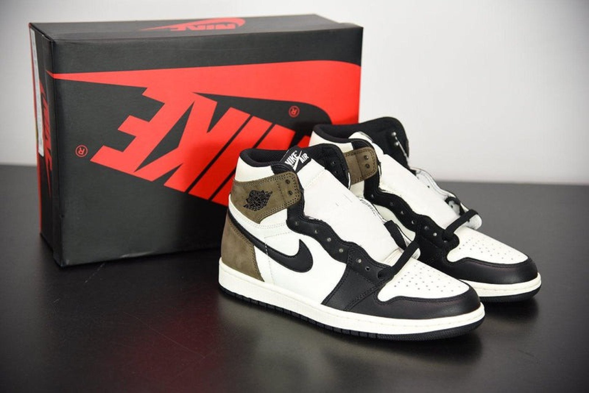 Air Jordan 1 Retro High Dark Mocha