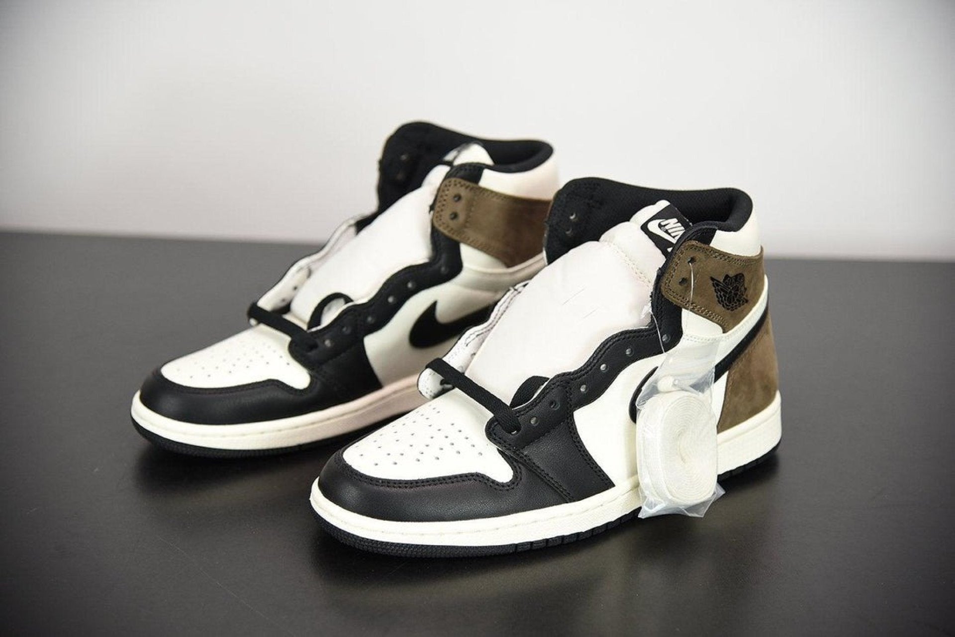 Air Jordan 1 Retro High Dark Mocha