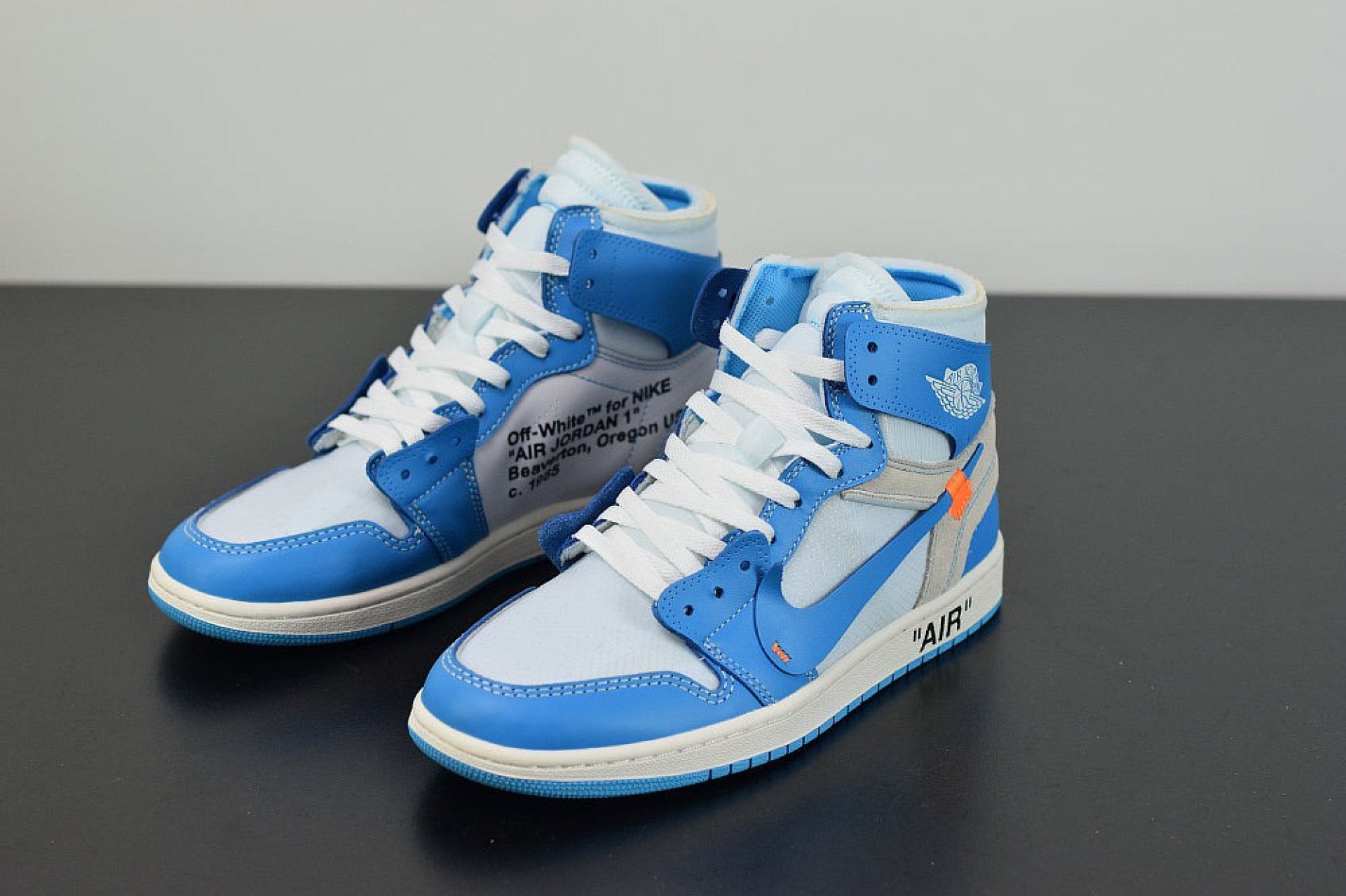 Air Jordan 1 Retro High Off-White University Blue