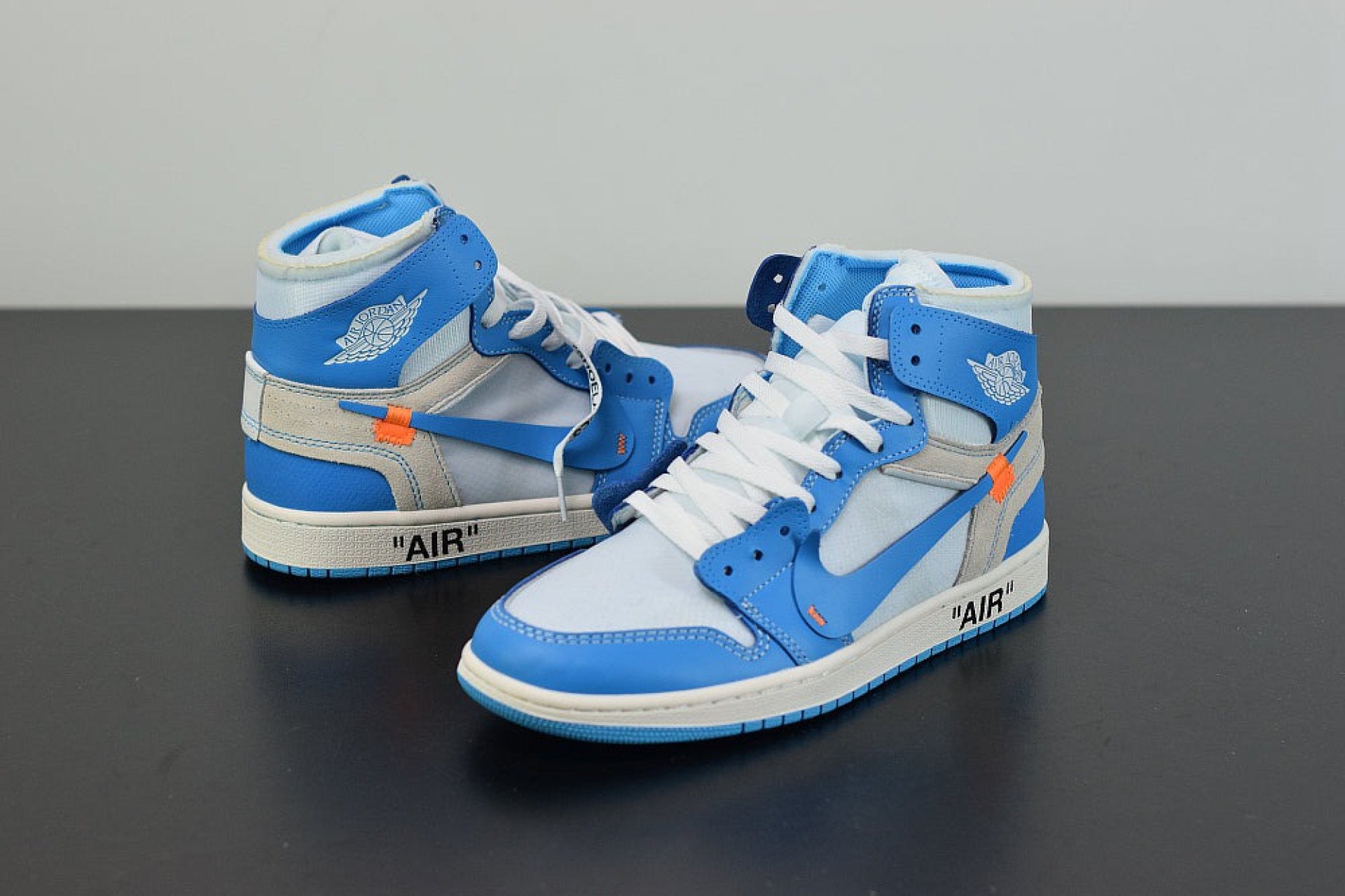 Air Jordan 1 Retro High Off-White University Blue