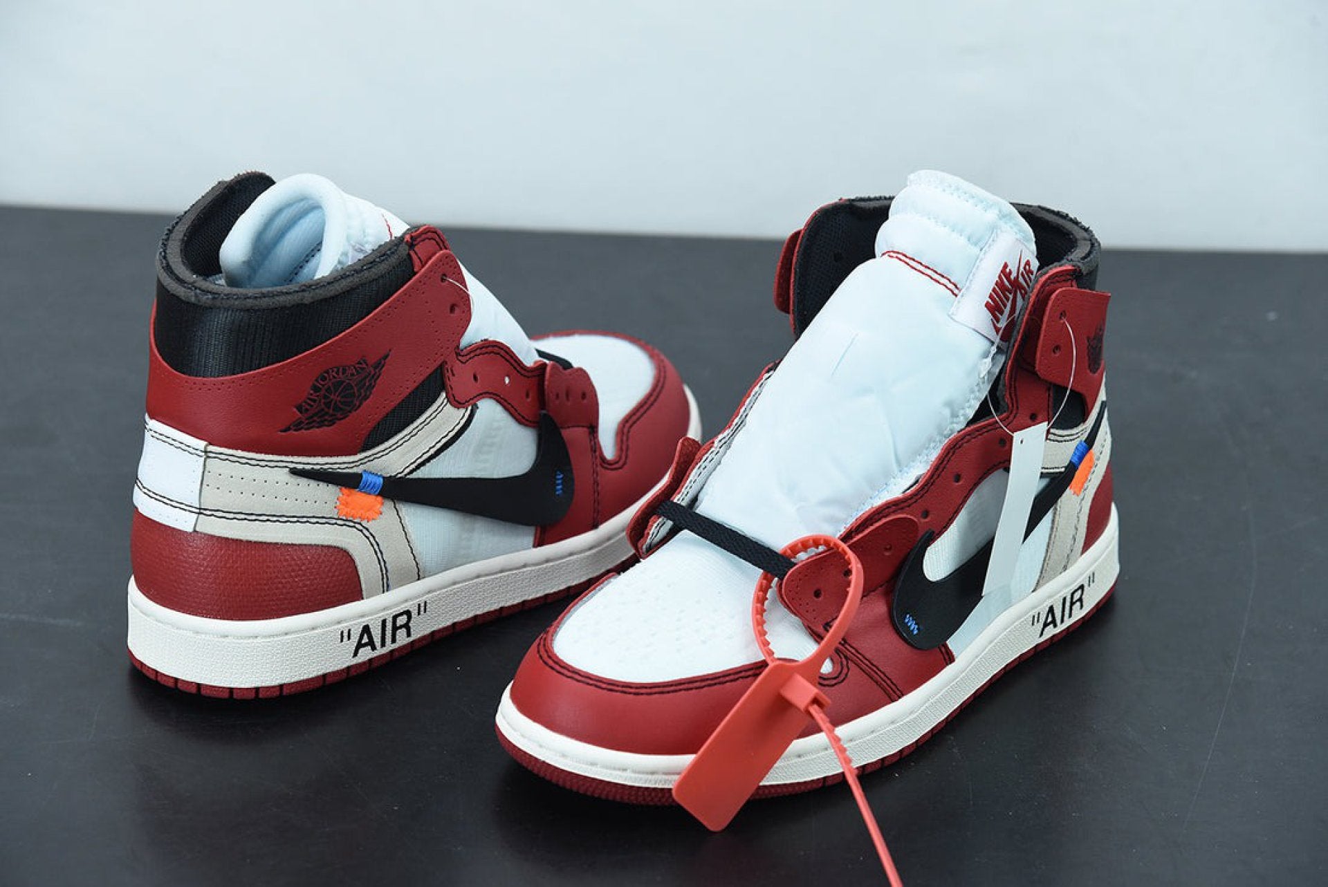 Air Jordan 1 Retro High Off-White Chicago