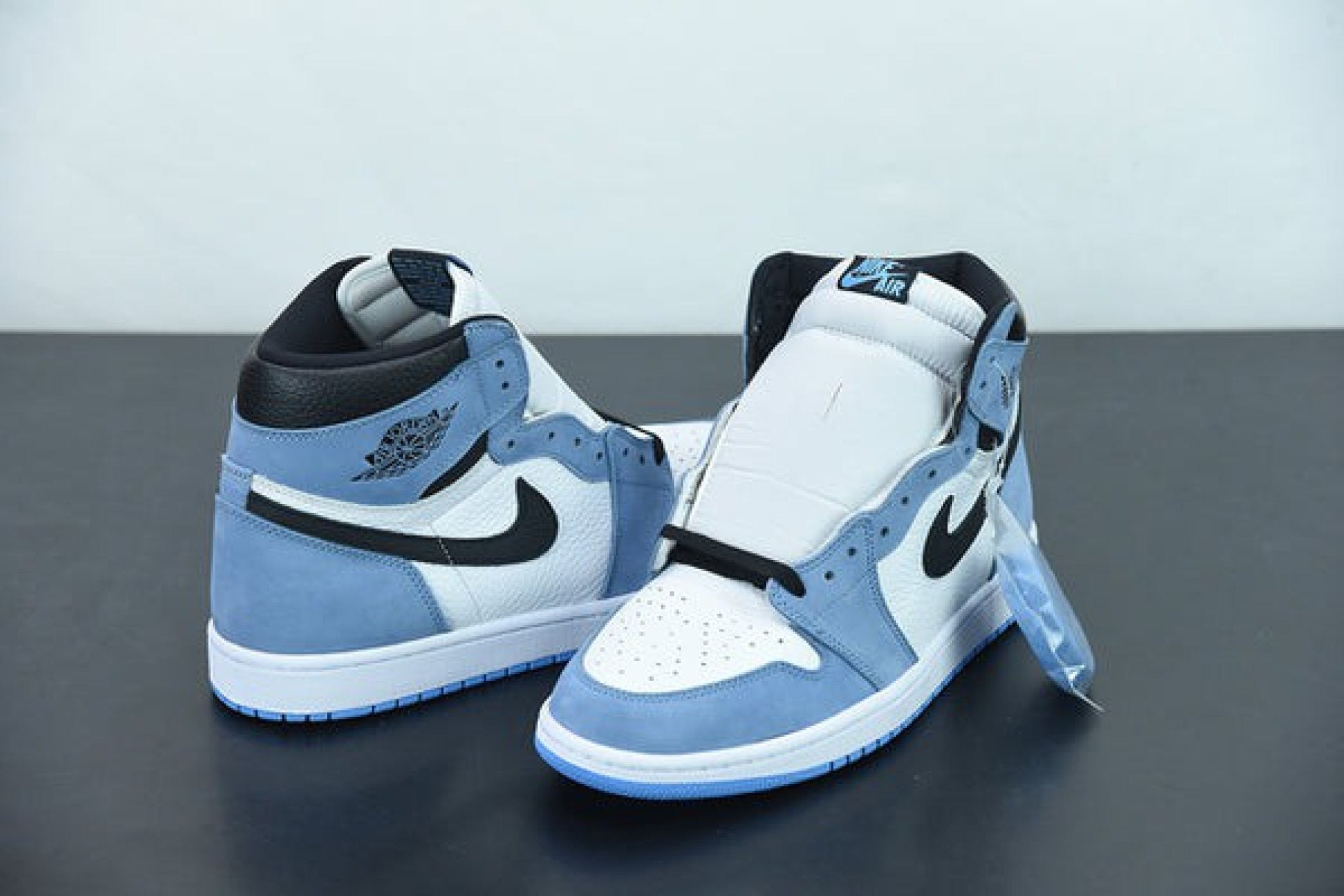 Air Jordan 1 Retro High OG University Blue