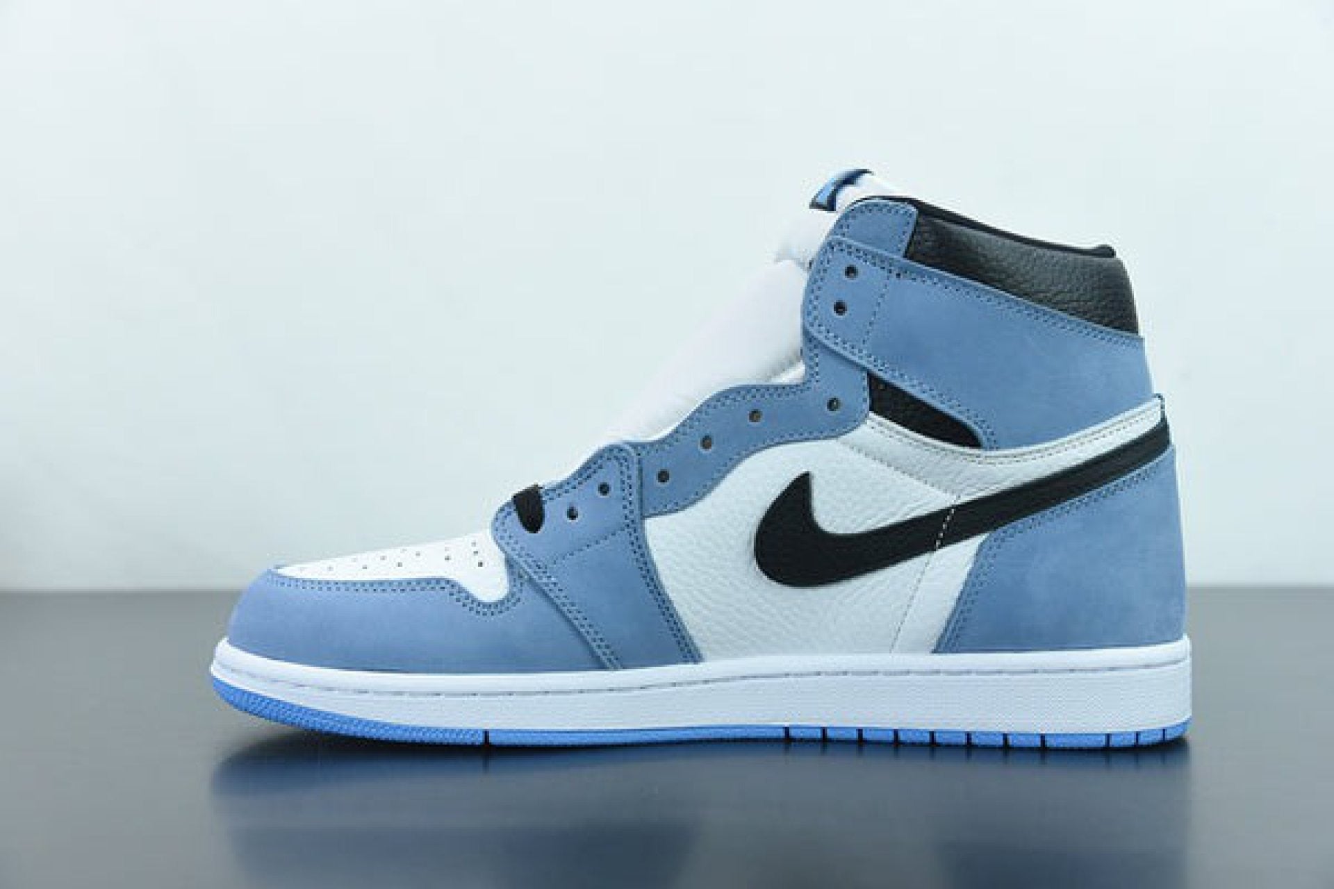 Air Jordan 1 Retro High OG University Blue