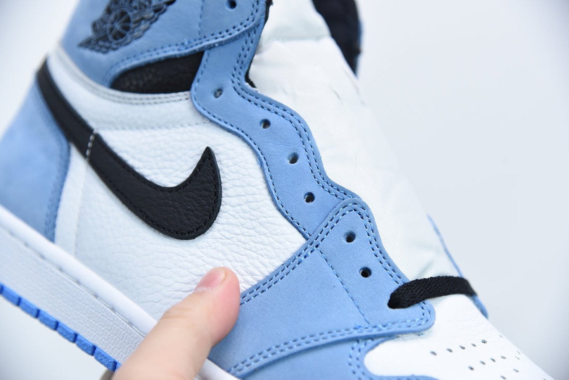 Air Jordan 1 Retro High OG University Blue