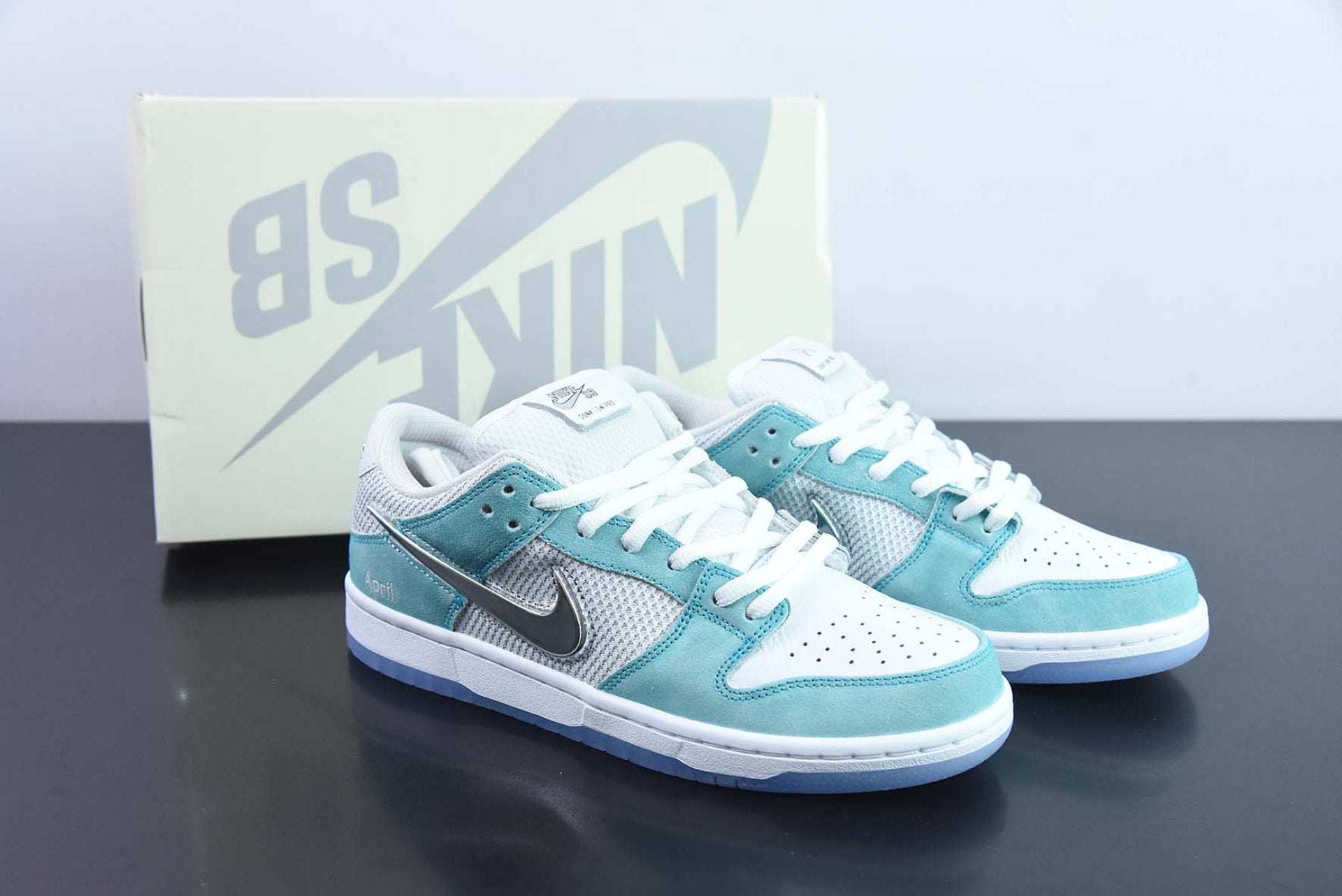 SB Dunk Low April Skateboards