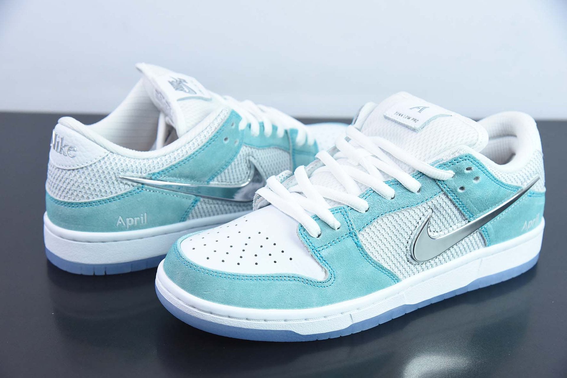 SB Dunk Low April Skateboards