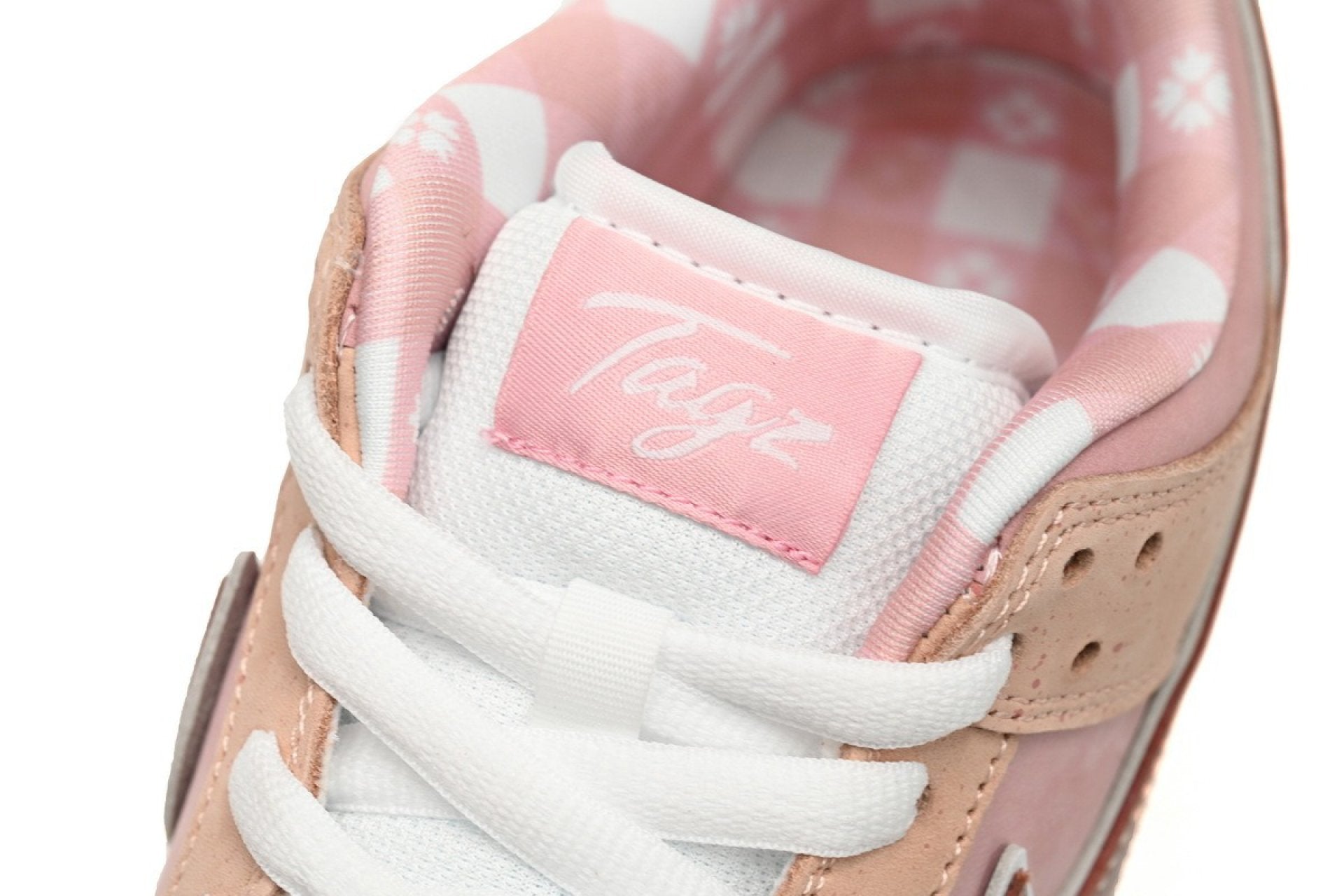 SB Dunk Low Pink Lobster