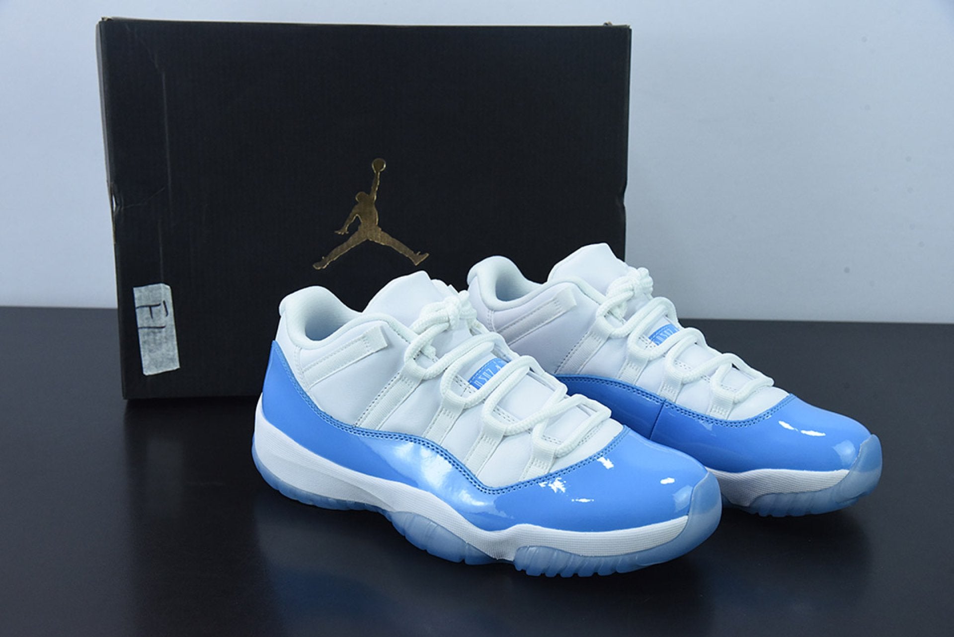 Air Jordan 11 Retro Low University Blue