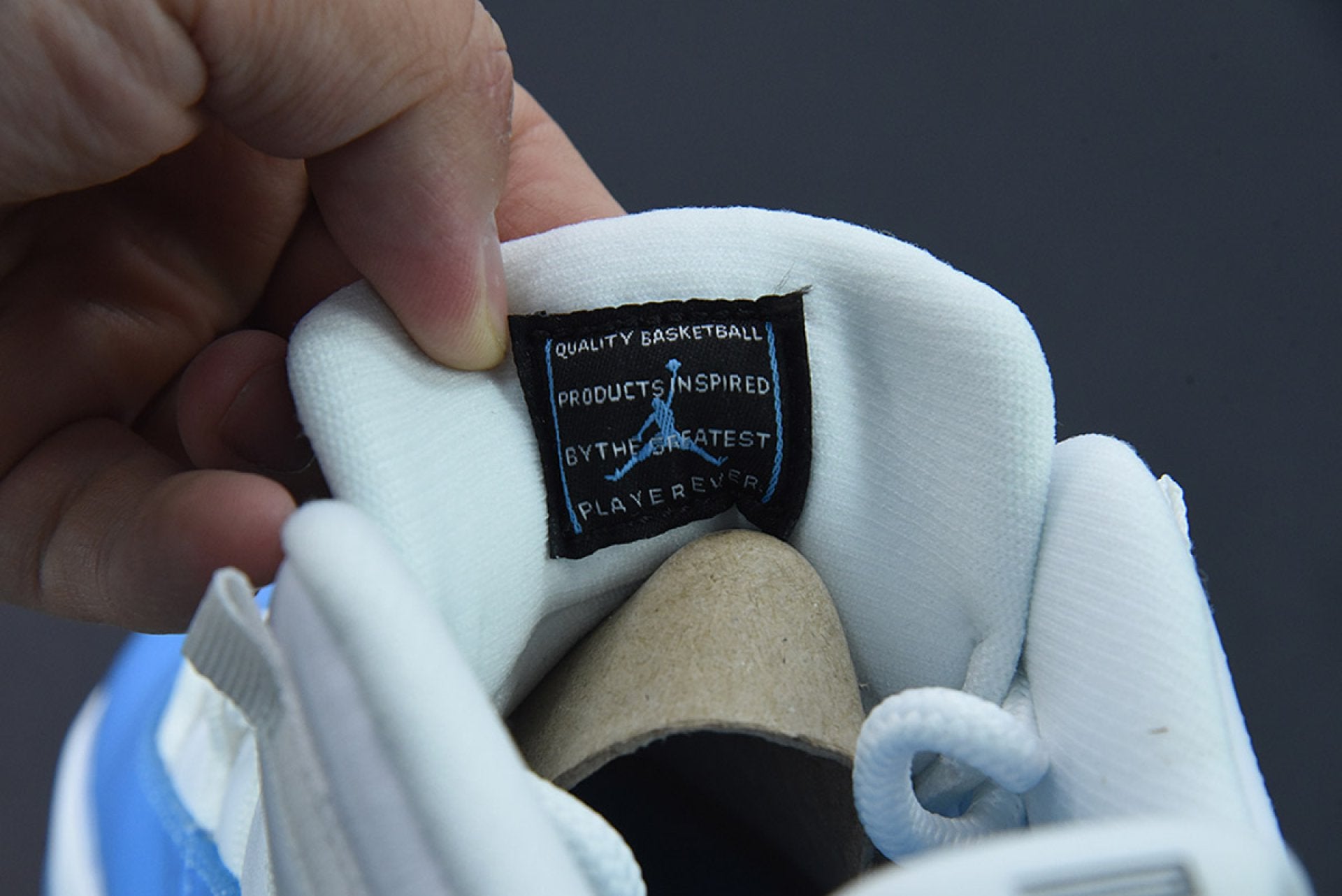 Air Jordan 11 Retro Low University Blue