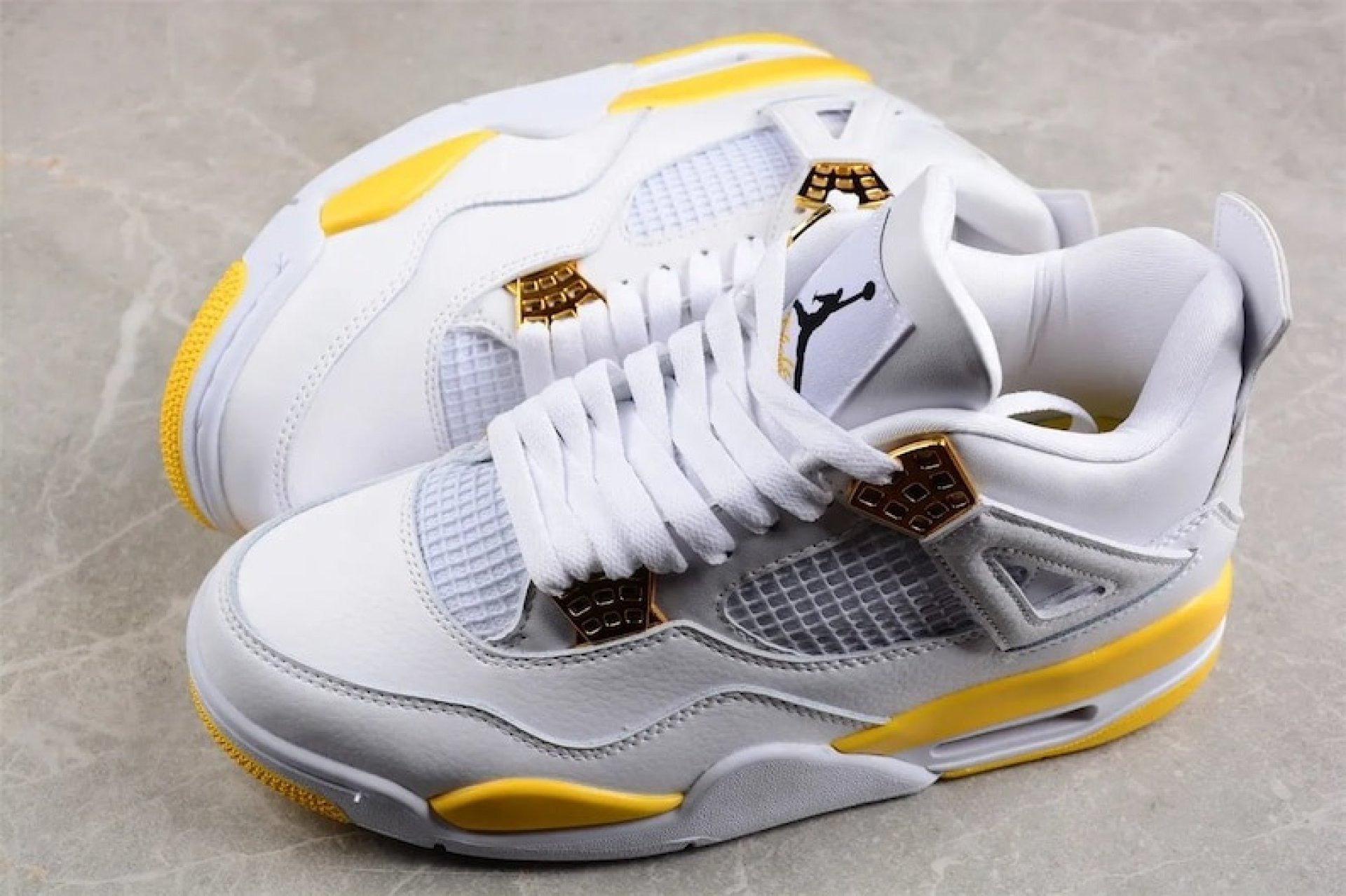 Air Jordan 4 WMNS Vivid Sulfur Unisex Sneaker