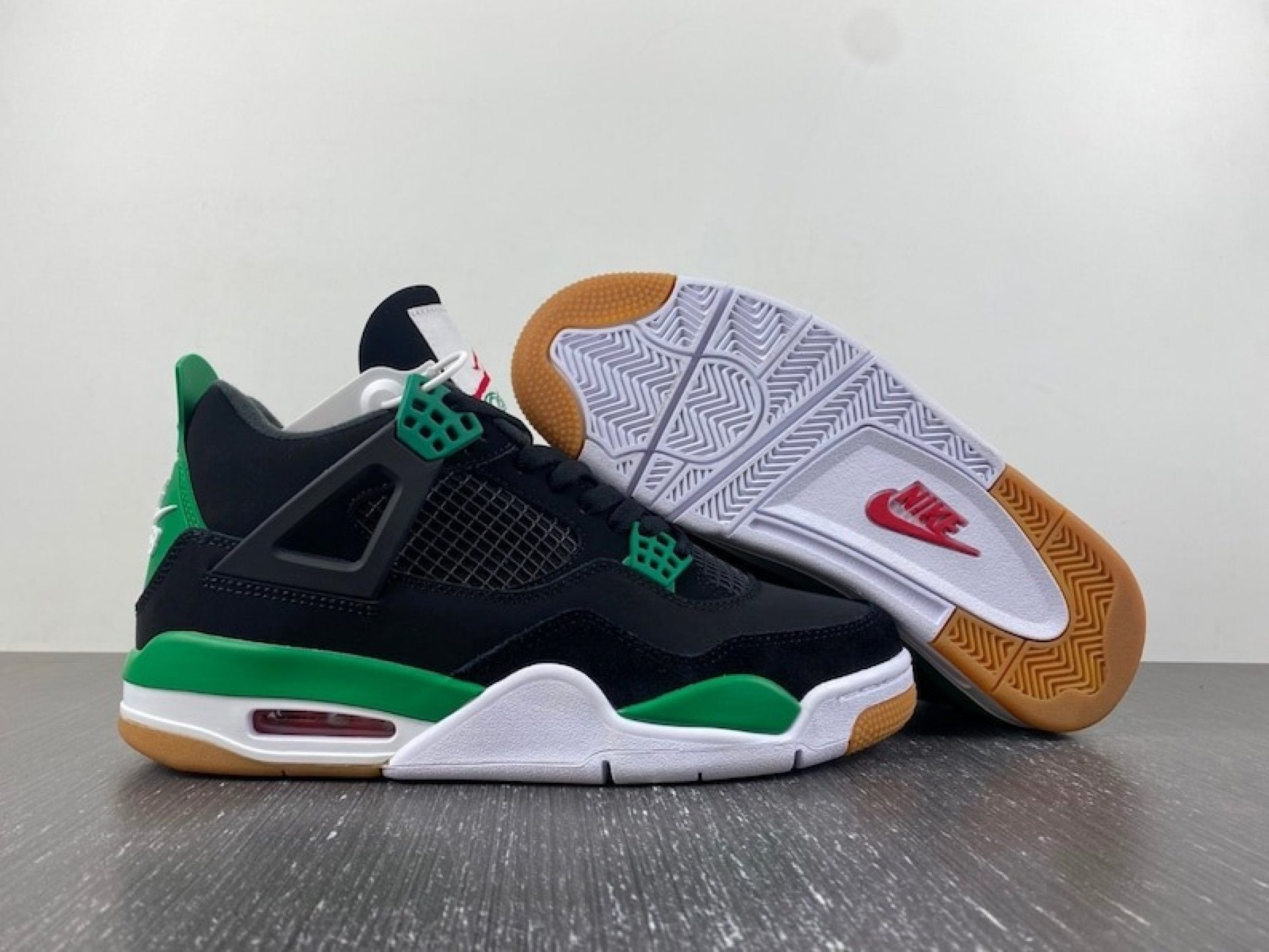 Air Jordan 4 Retro SB Black & Green Unisex Sneaker