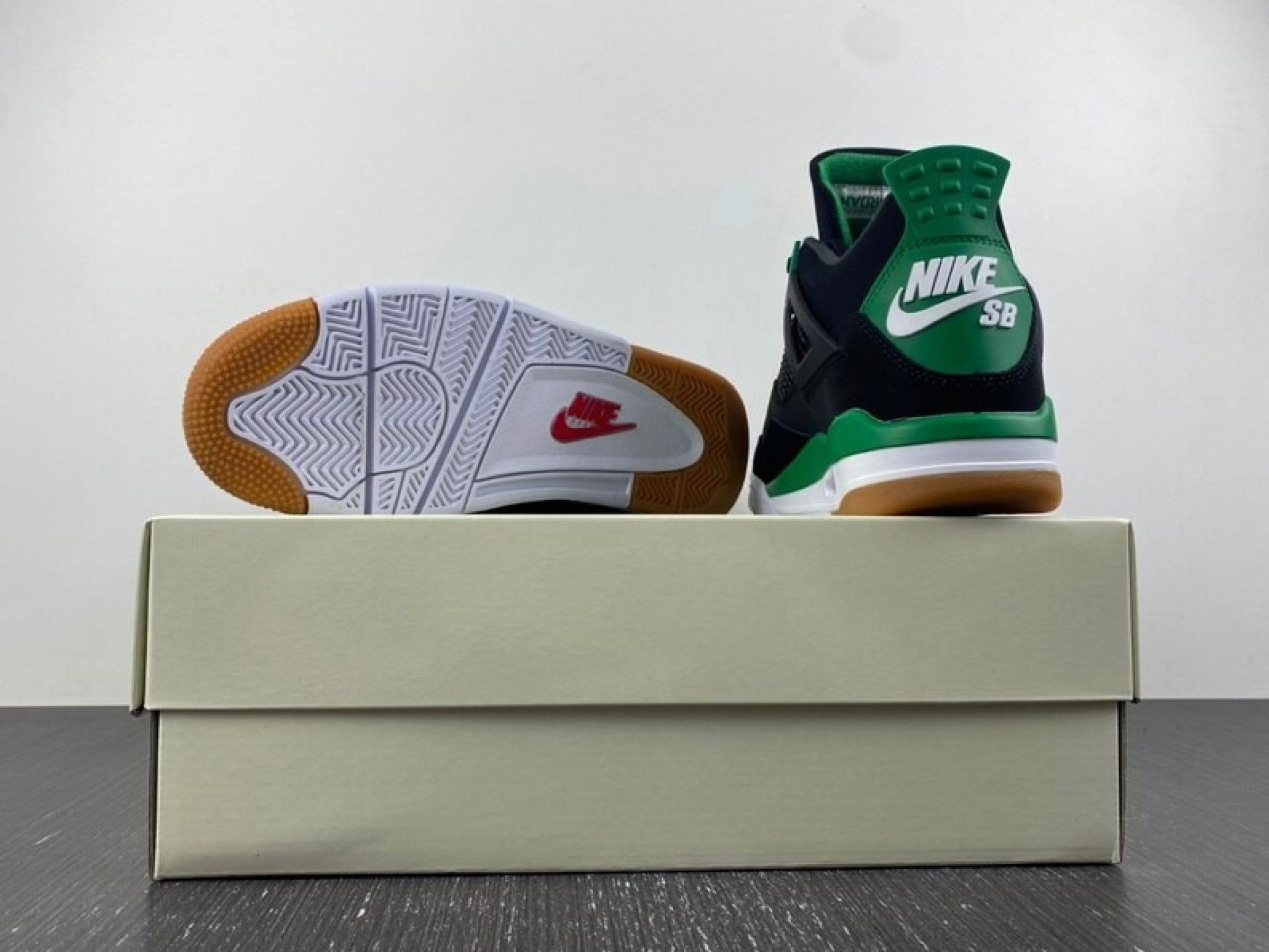 Air Jordan 4 Retro SB Black & Green Unisex Sneaker
