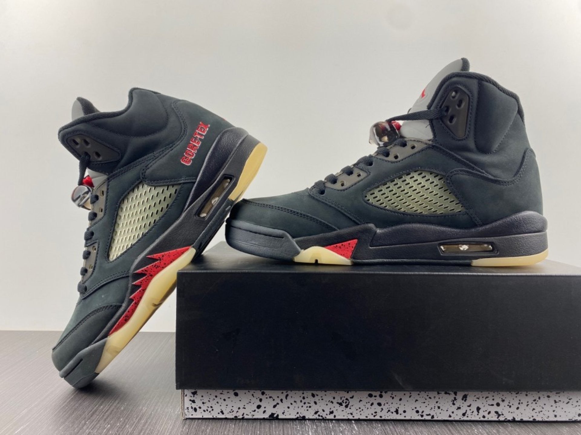 Air Jordan 5 Retro Gore-Tex Off Noir