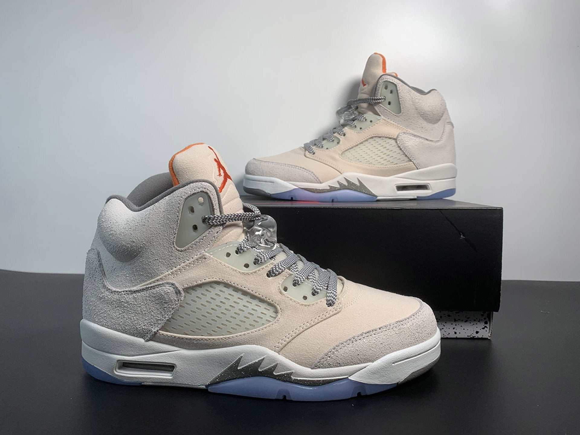 Air Jordan 5 Retro SE Craft Light Orewood Brown