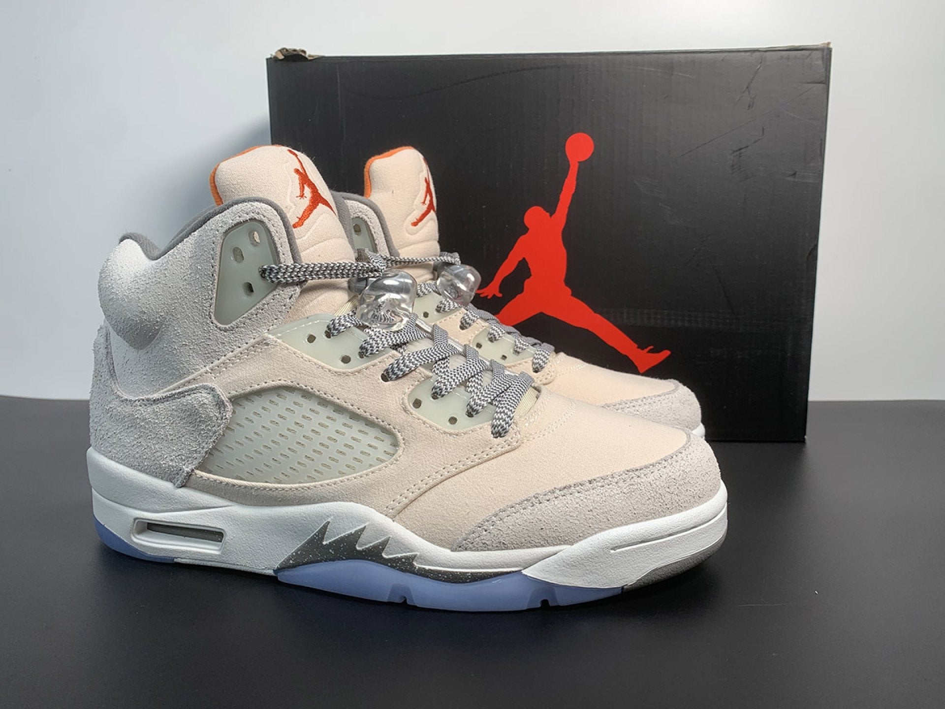 Air Jordan 5 Retro SE Craft Light Orewood Brown