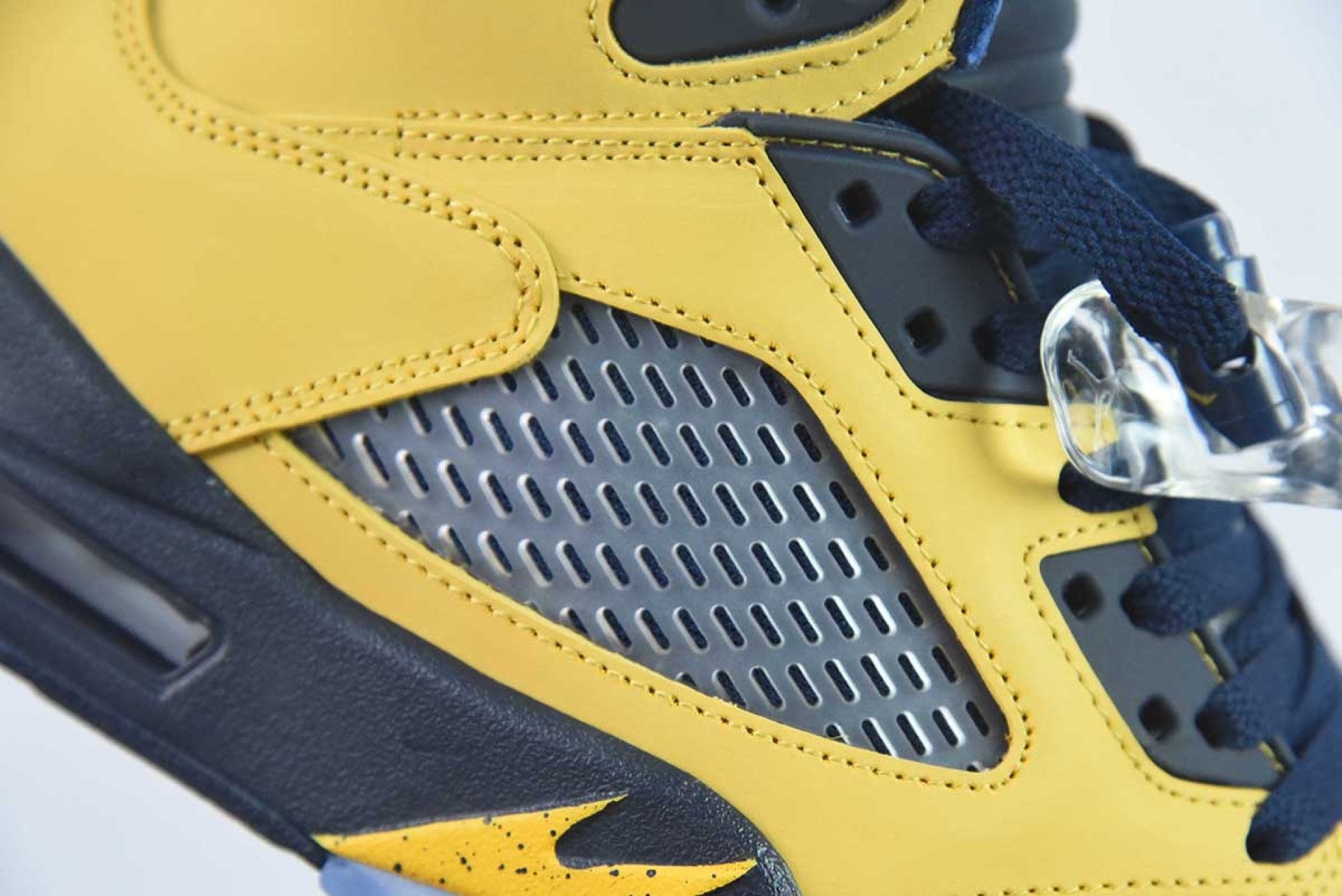 Air Jordan 5 Retro Michigan