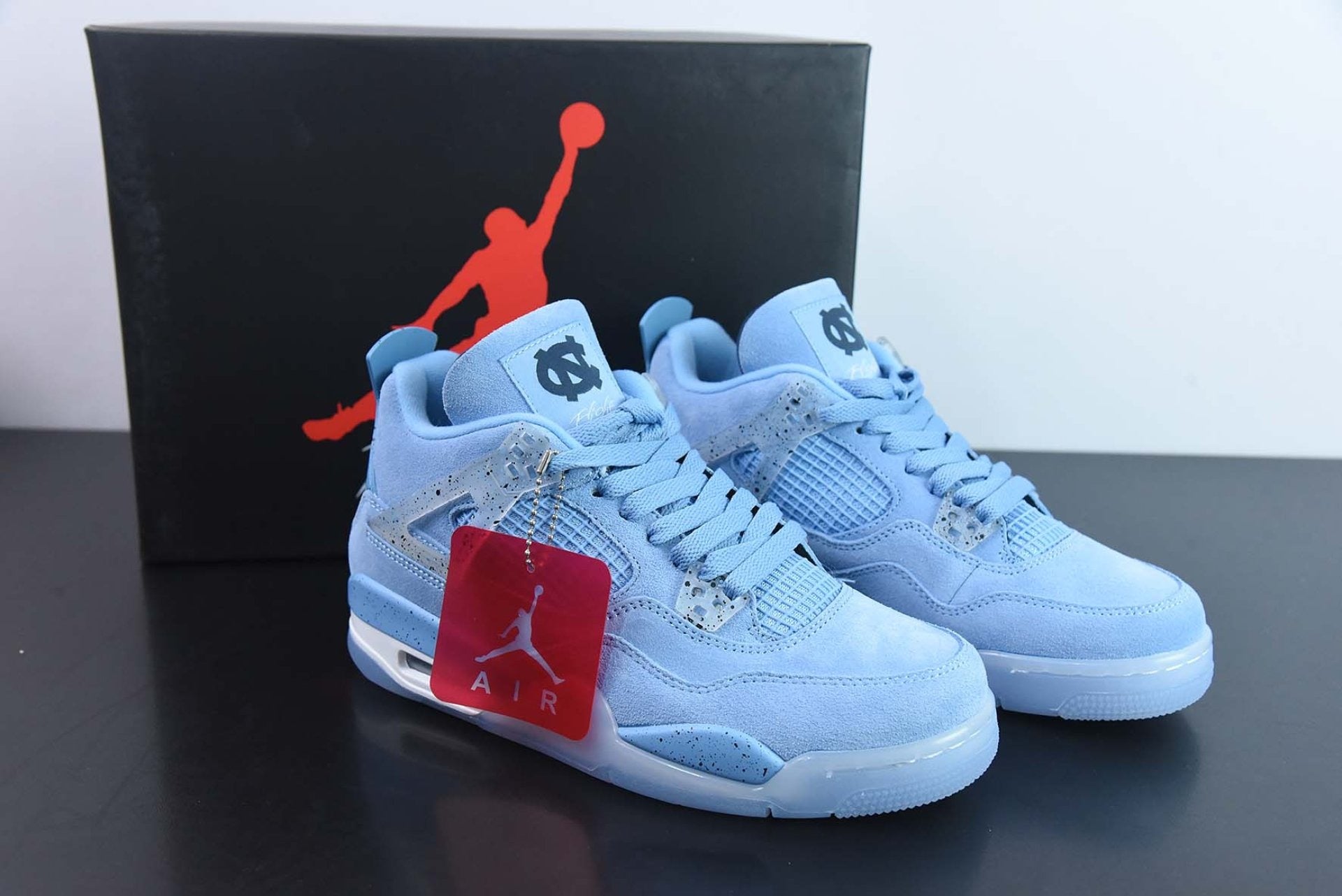 Air Jordan 4 Retro UNC PE