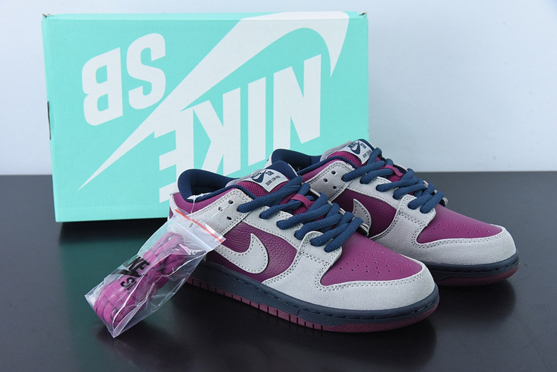 SB Dunk Low Atmosphere Grey True Berry