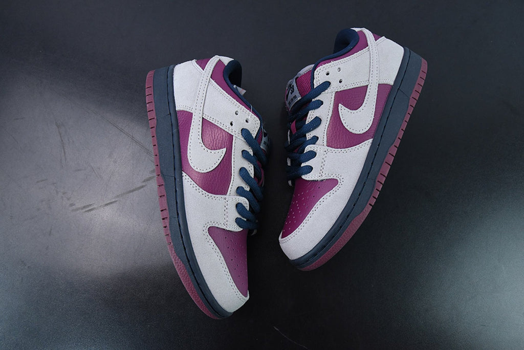 SB Dunk Low Atmosphere Grey True Berry