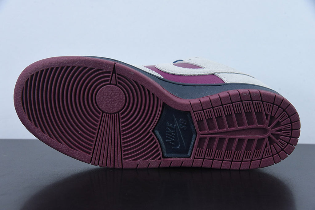 SB Dunk Low Atmosphere Grey True Berry