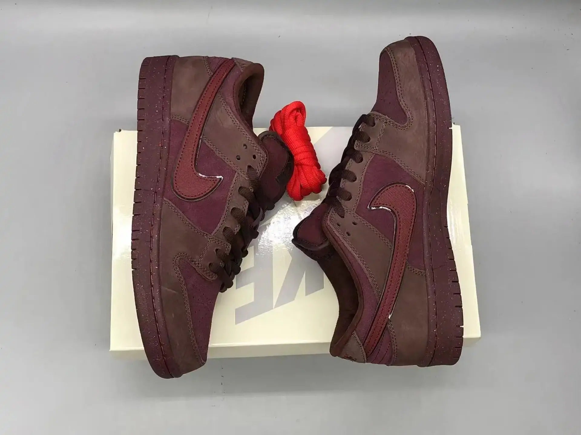 SB Dunk Low “Valentine’s Day 2024” Burgundy Crush