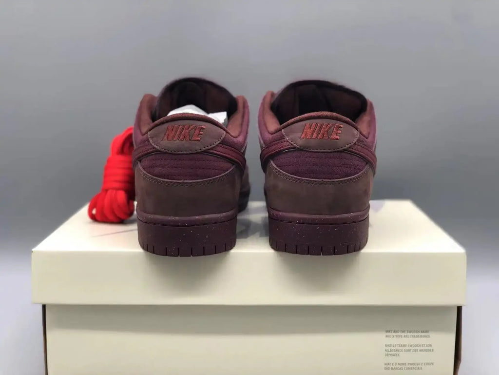 SB Dunk Low “Valentine’s Day 2024” Burgundy Crush