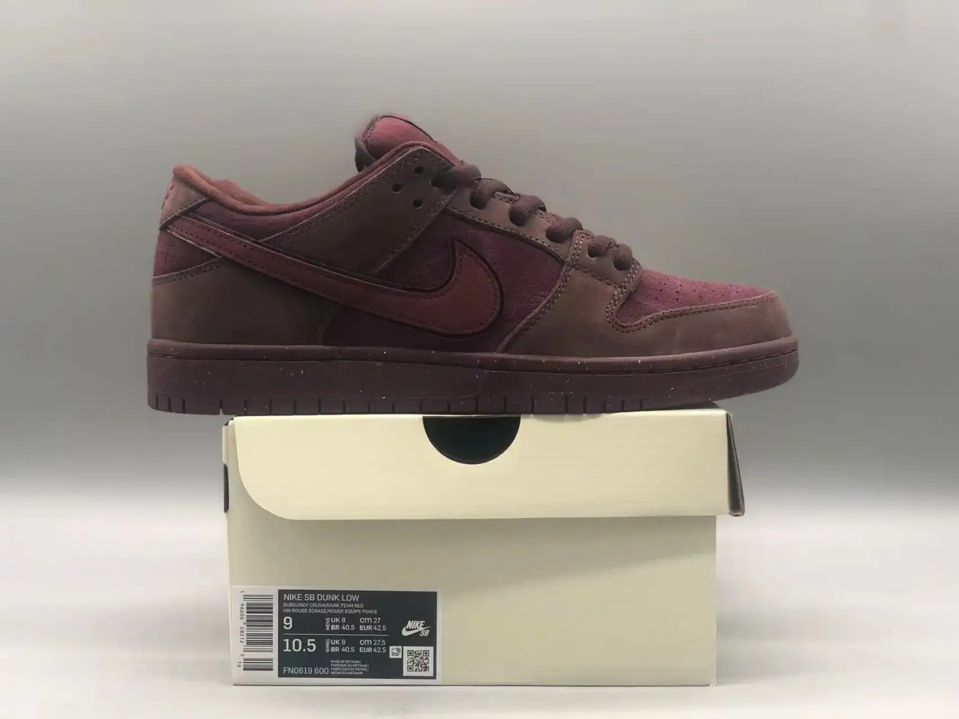 SB Dunk Low “Valentine’s Day 2024” Burgundy Crush