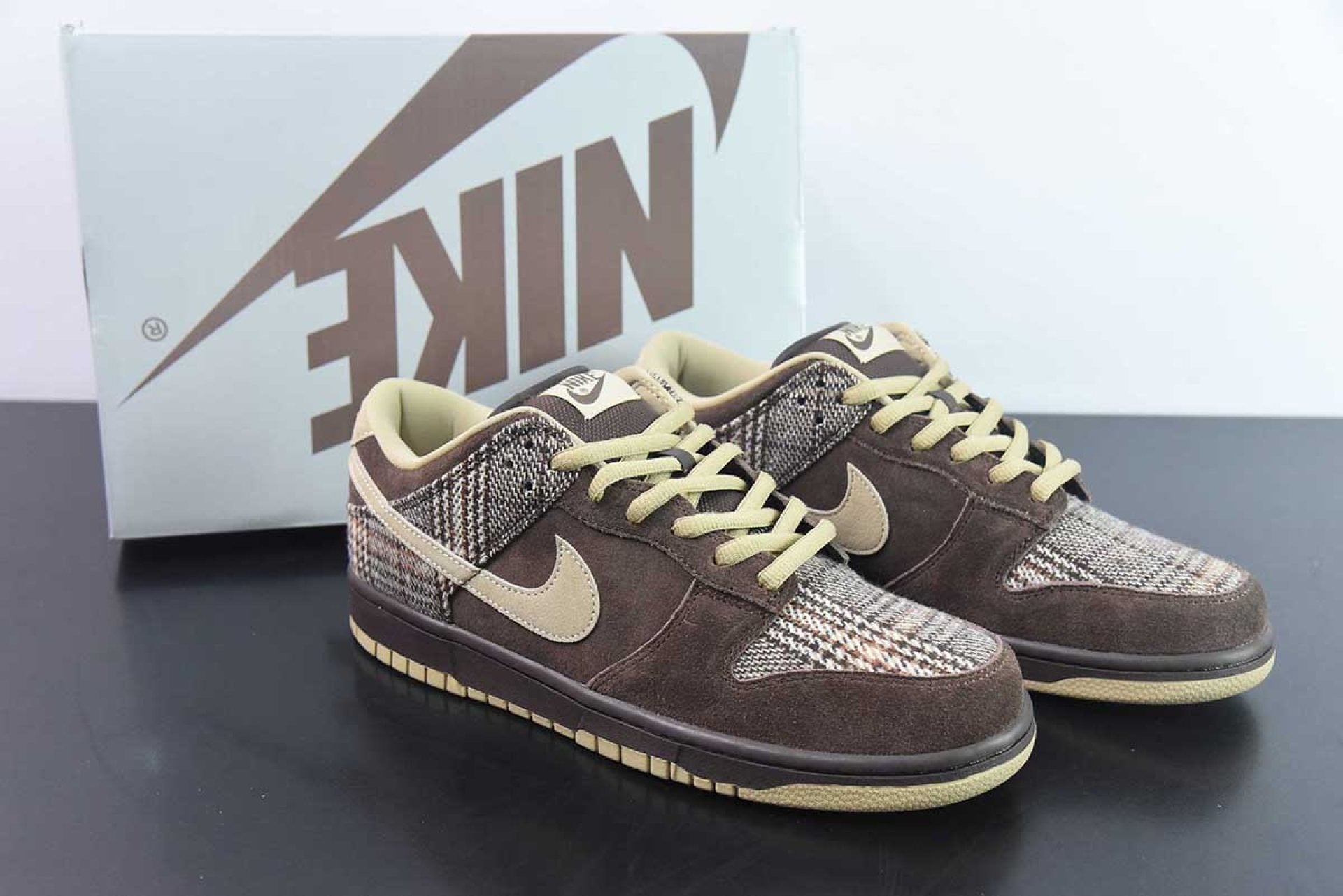 SB Dunk Low Tweed Boroque Brown Mushroom