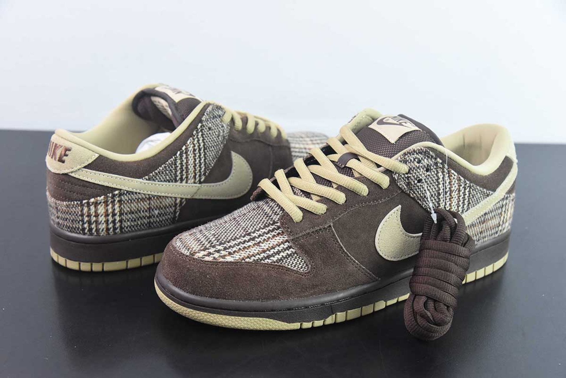 SB Dunk Low Tweed Boroque Brown Mushroom
