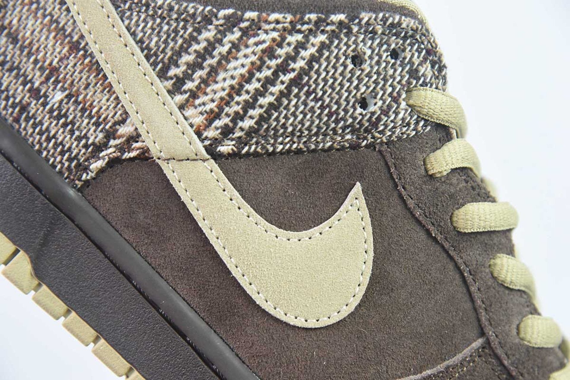 SB Dunk Low Tweed Boroque Brown Mushroom