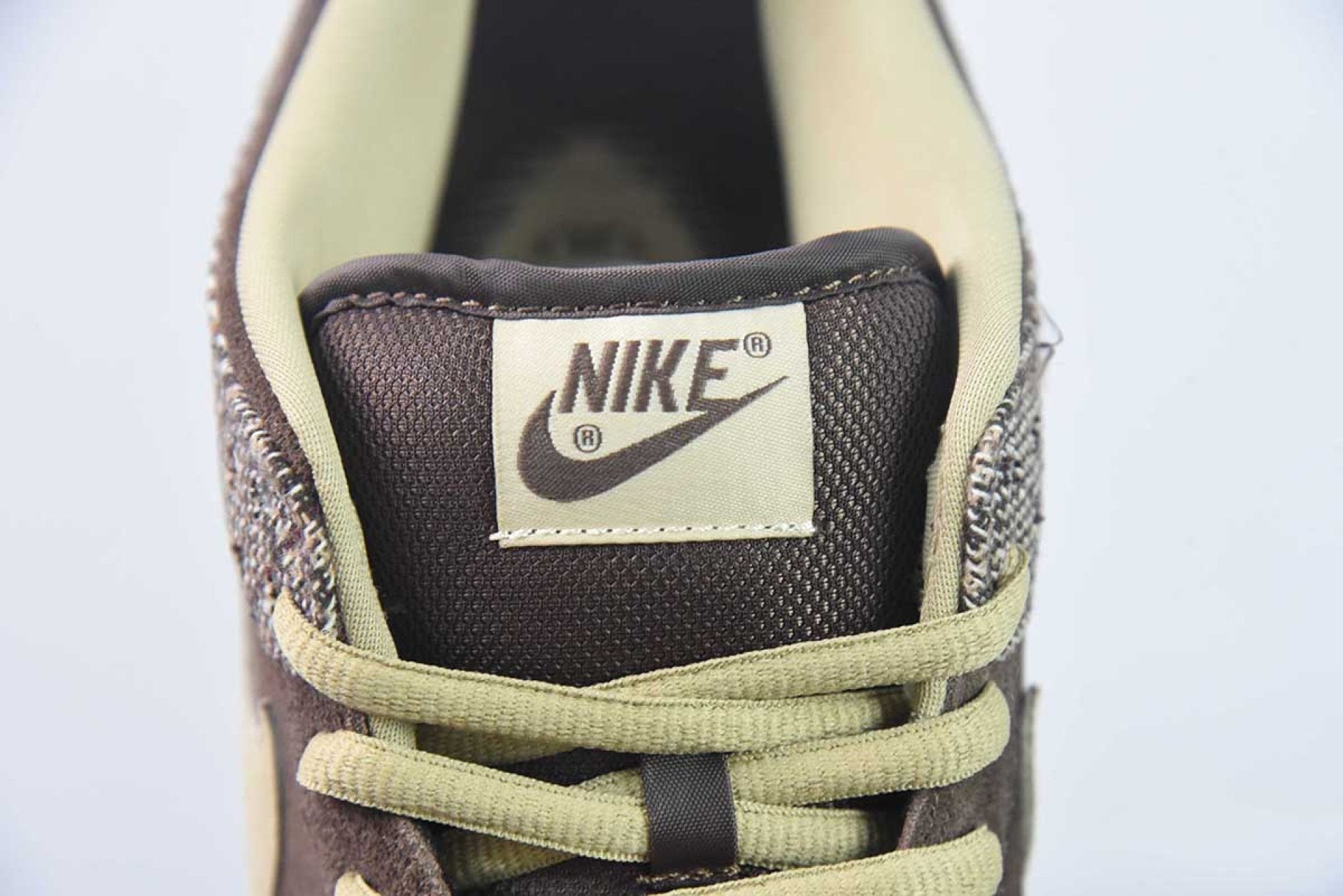SB Dunk Low Tweed Boroque Brown Mushroom