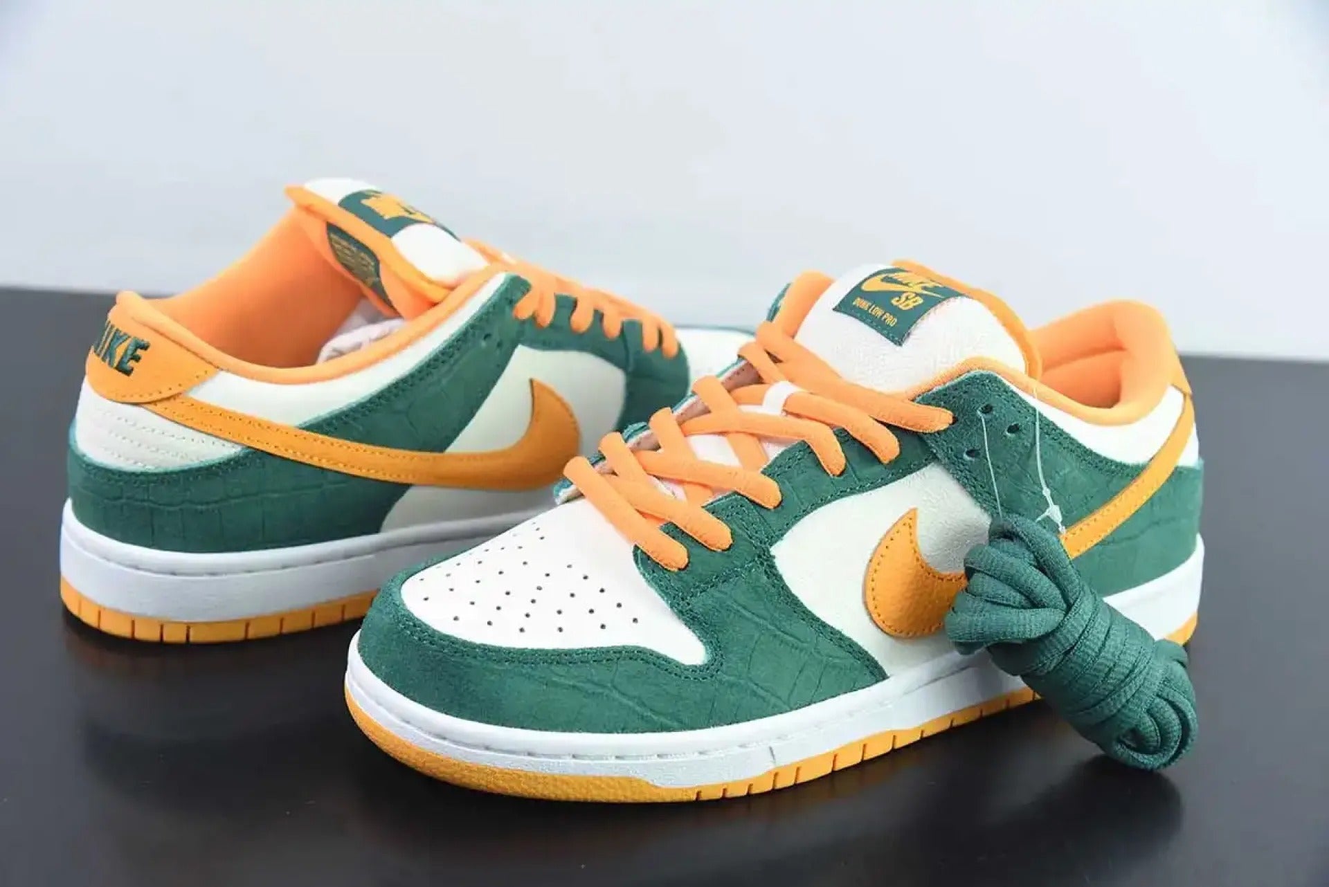 SB Dunk Low Legion Pine Kumquat
