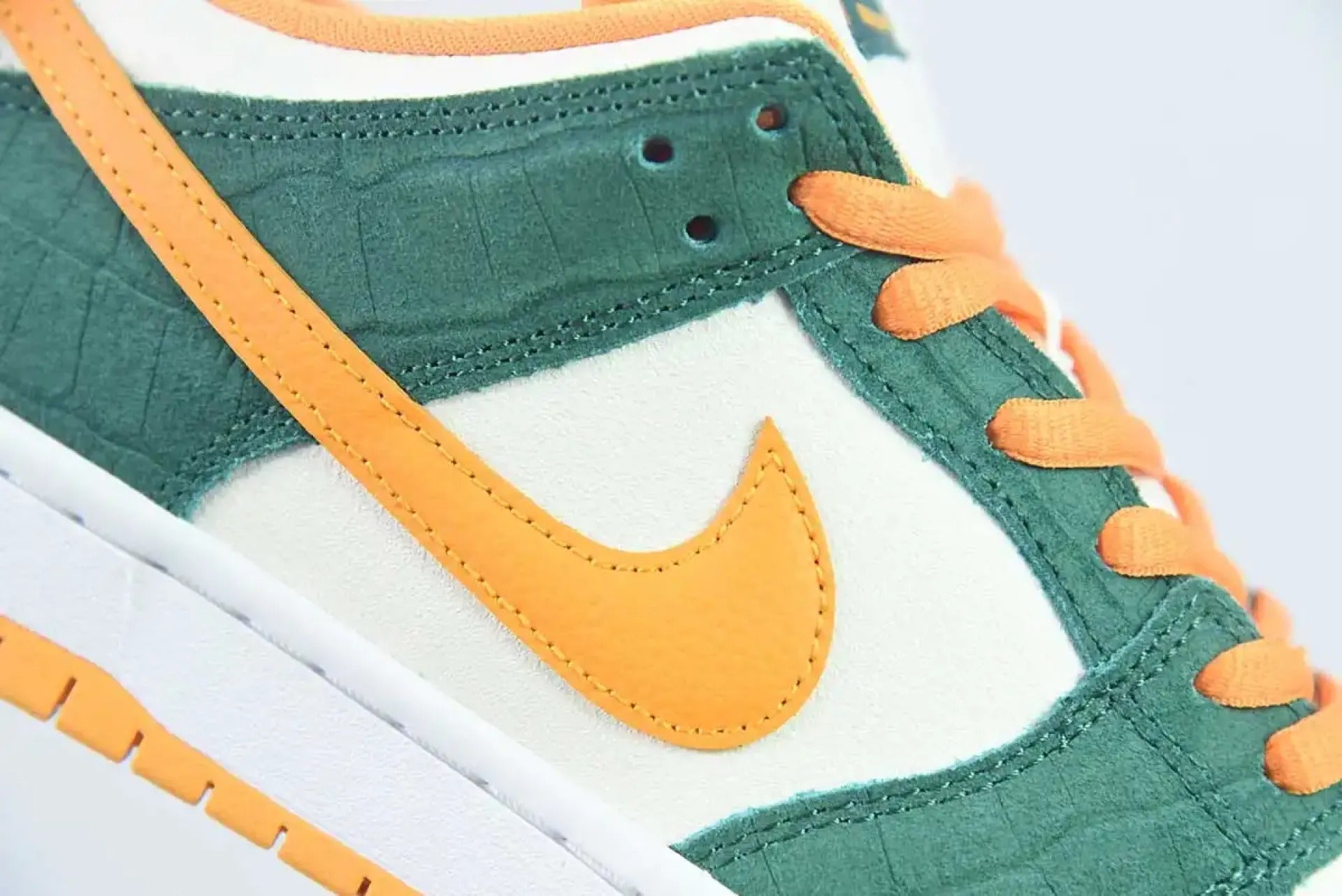 SB Dunk Low Legion Pine Kumquat