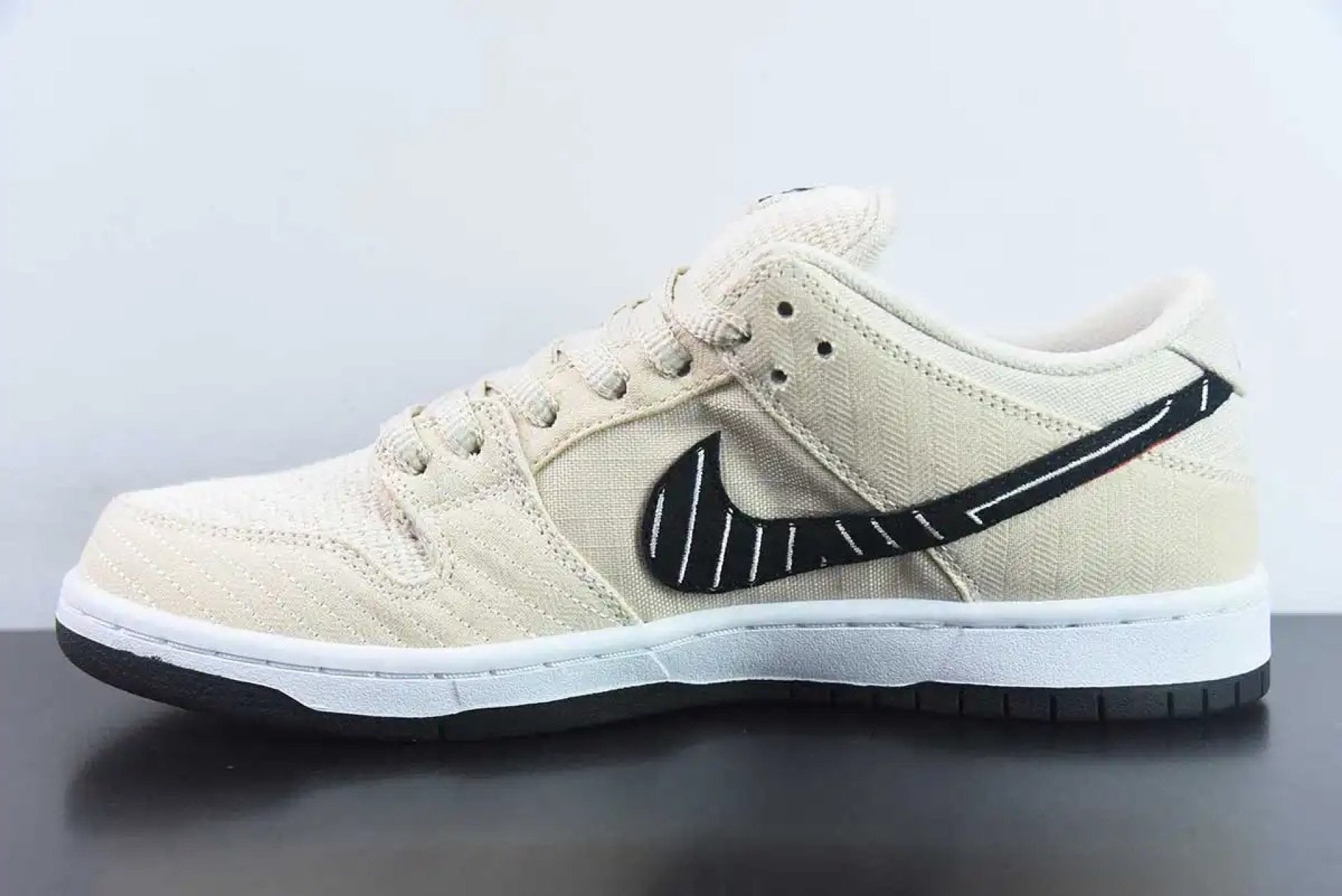 SB Dunk Low Albino & Preto