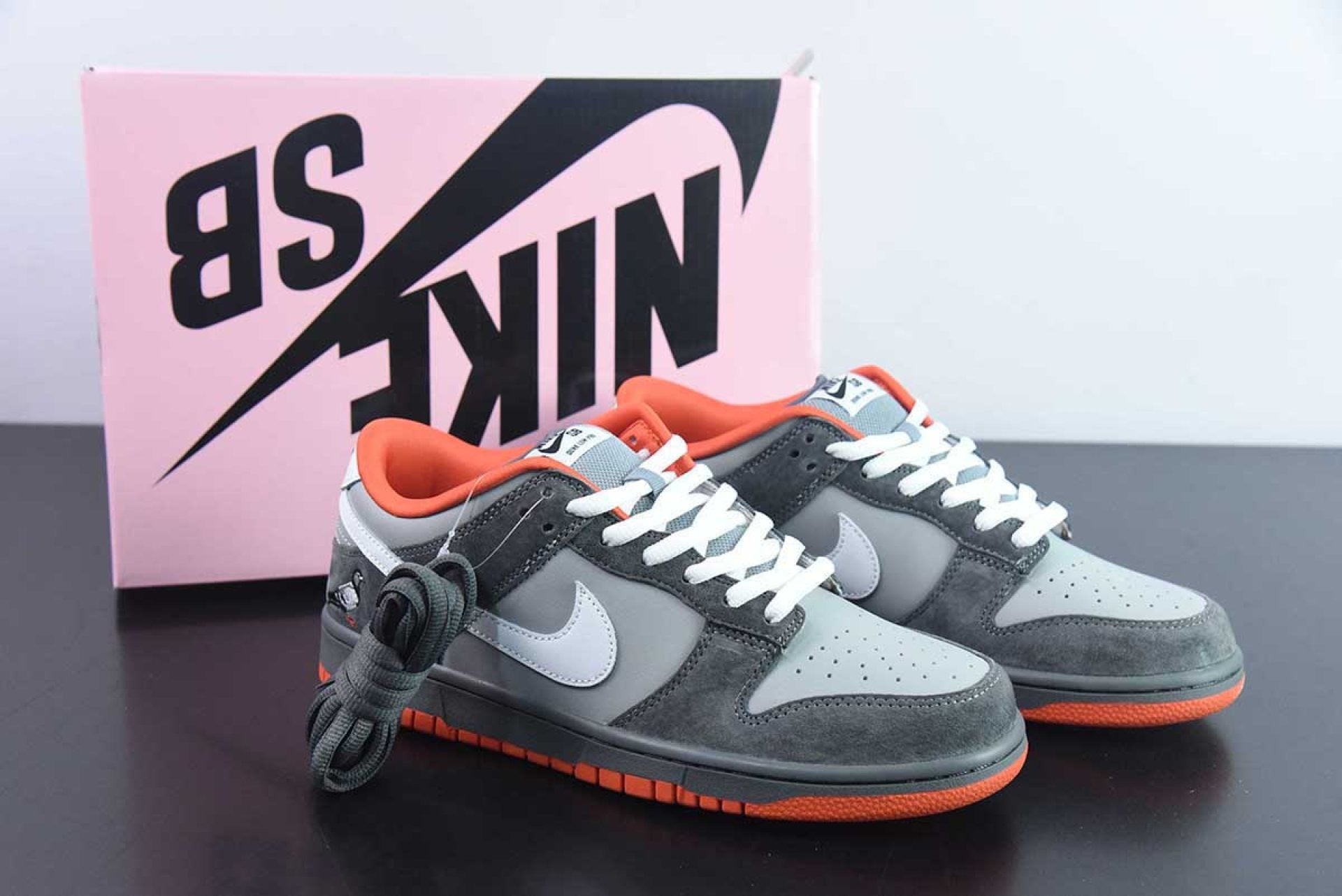 SB Dunk Low Staple NYC Pigeon