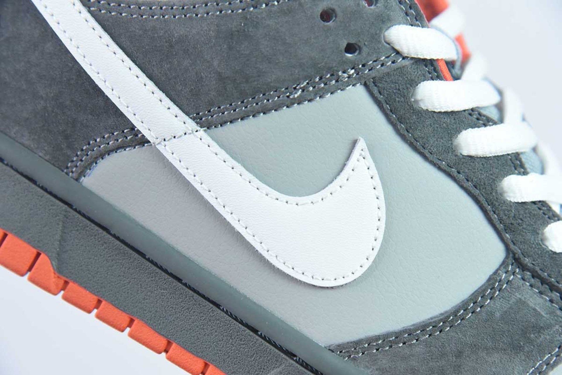 SB Dunk Low Staple NYC Pigeon