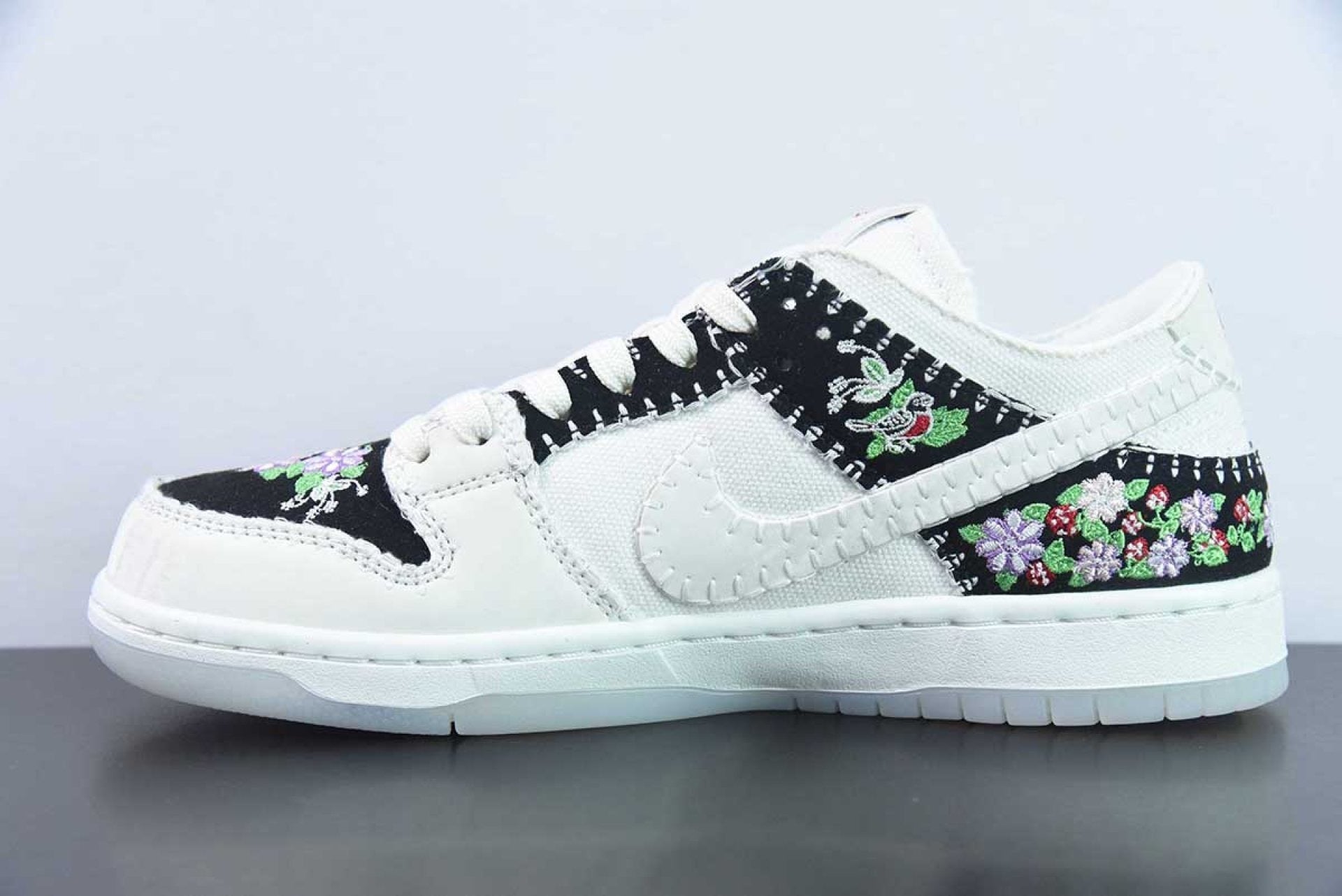 SB Dunk Low Decon N7 Black Sai
