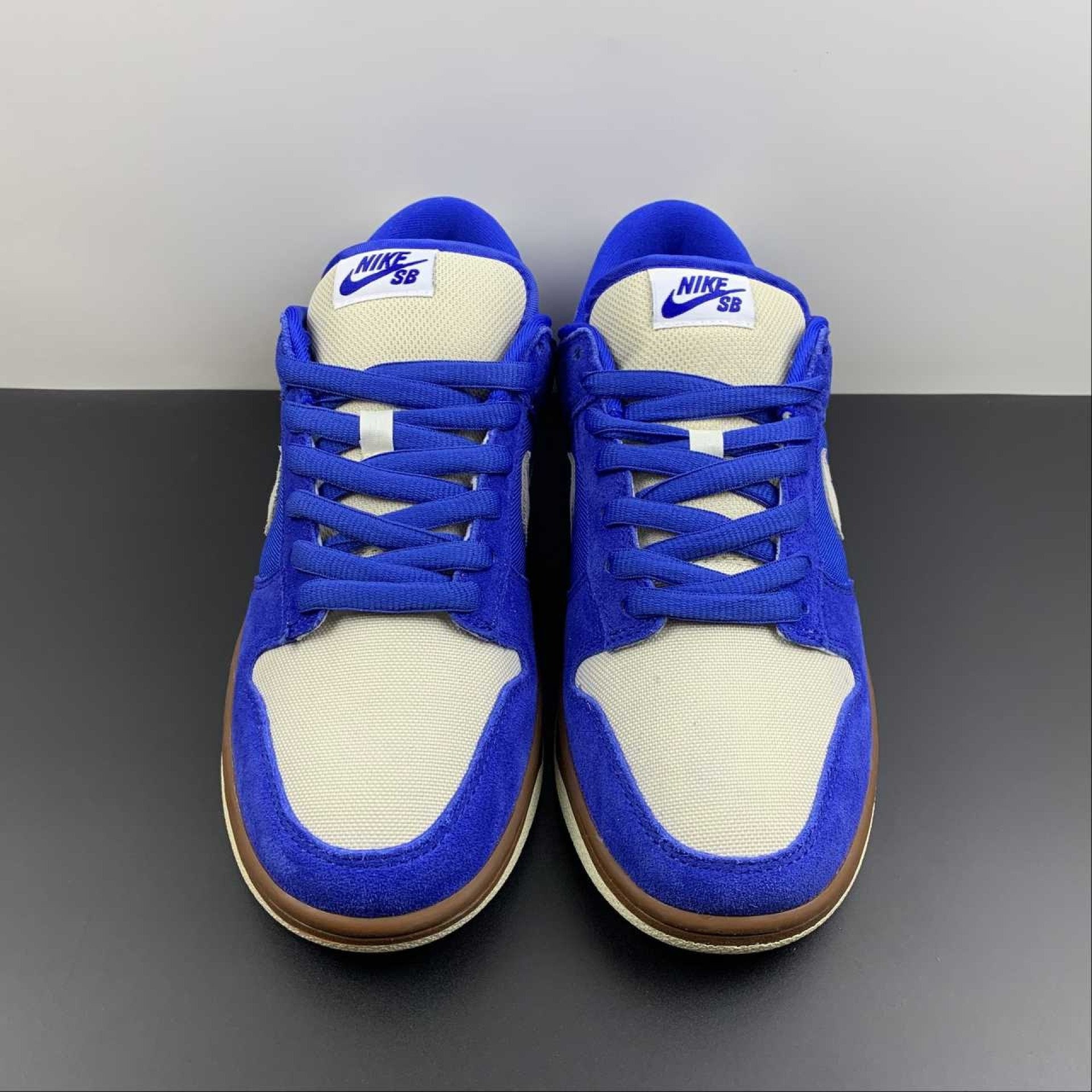 SB Dunk Low Gold Rail