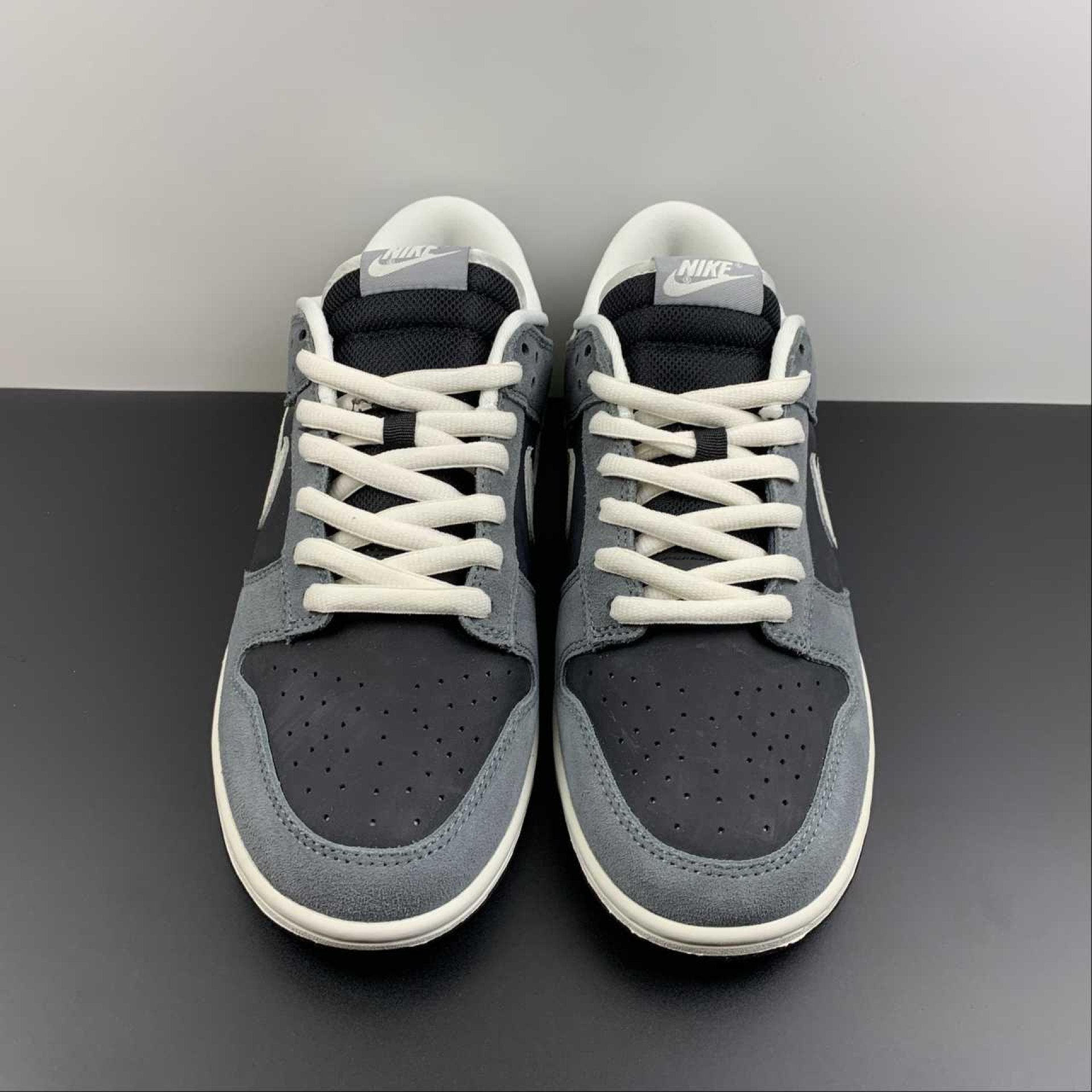 Dunk Low Black Stealth