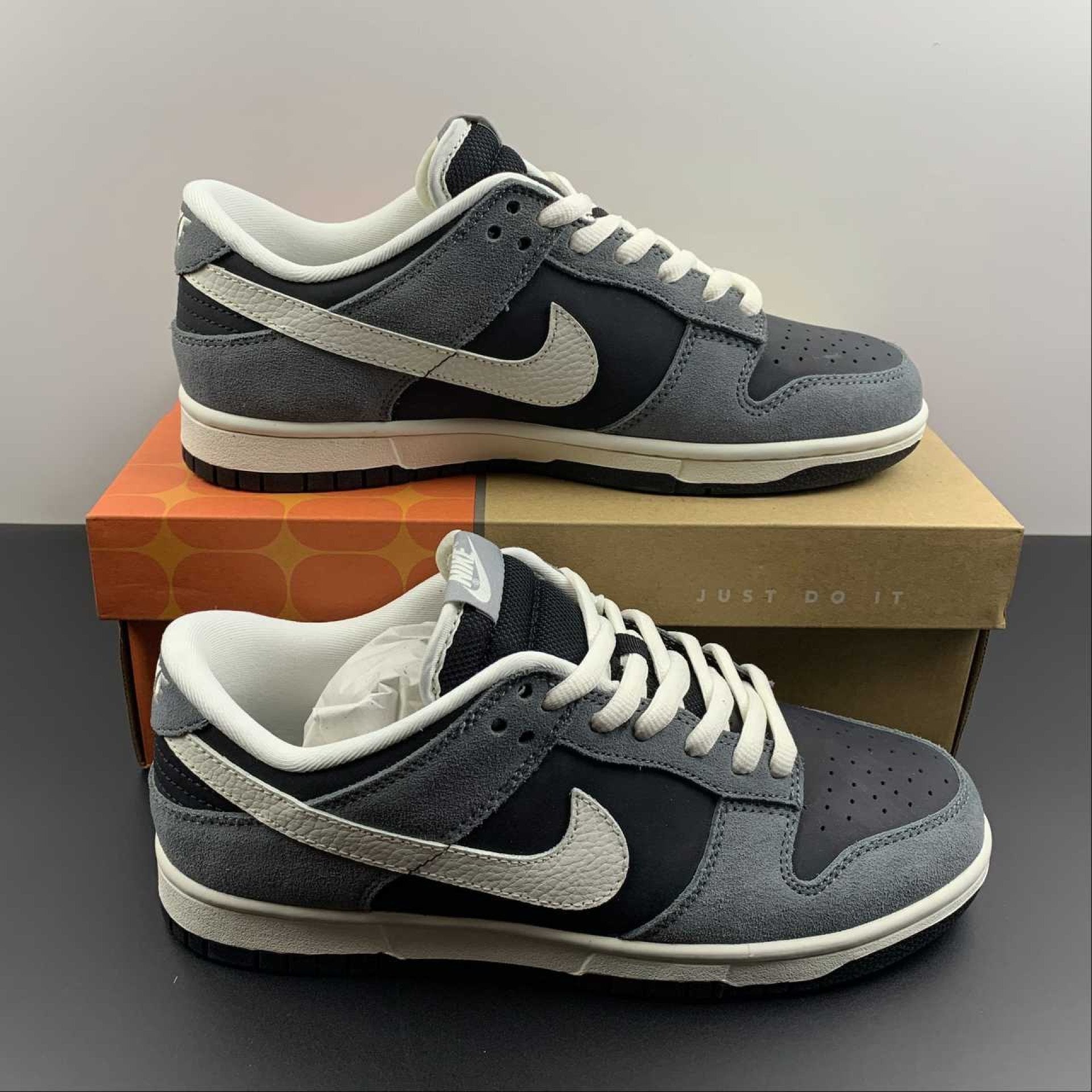 Dunk Low Black Stealth
