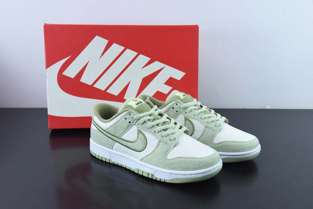 Dunk Low SE Fleece Pack Honeydew