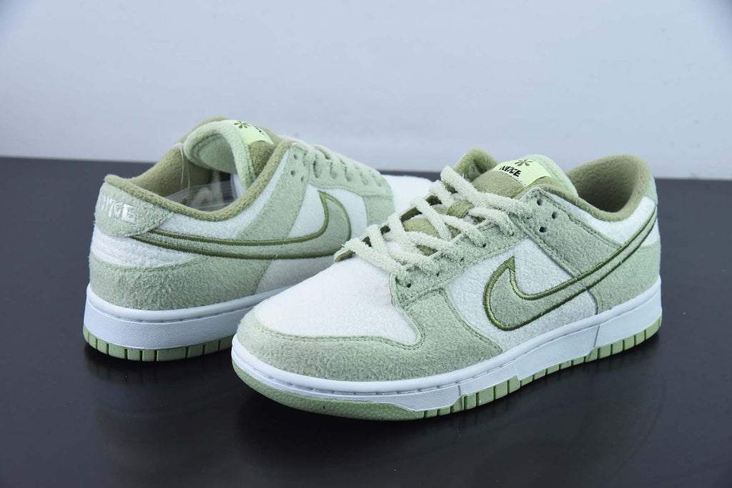 Dunk Low SE Fleece Pack Honeydew