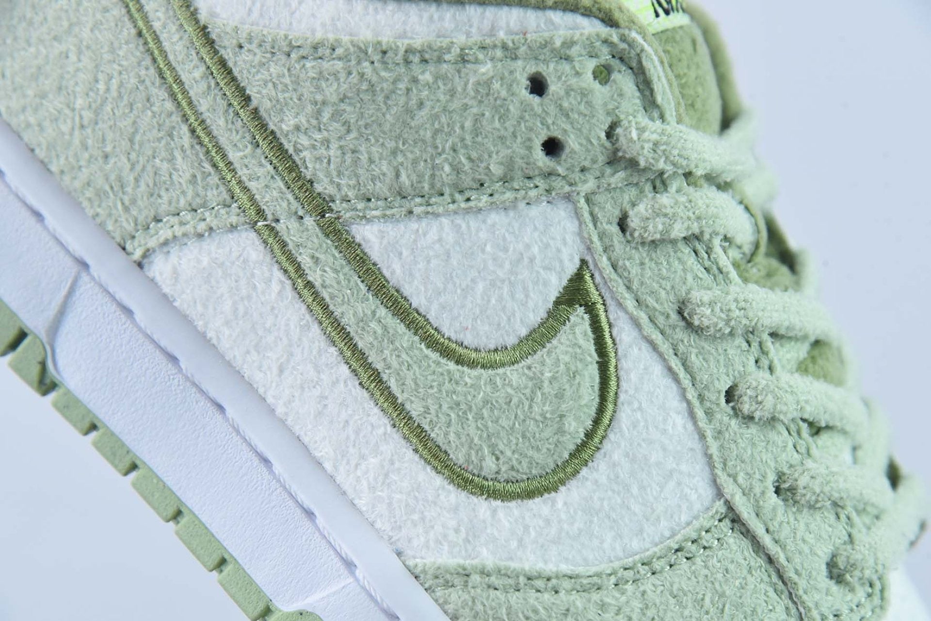 Dunk Low SE Fleece Pack Honeydew