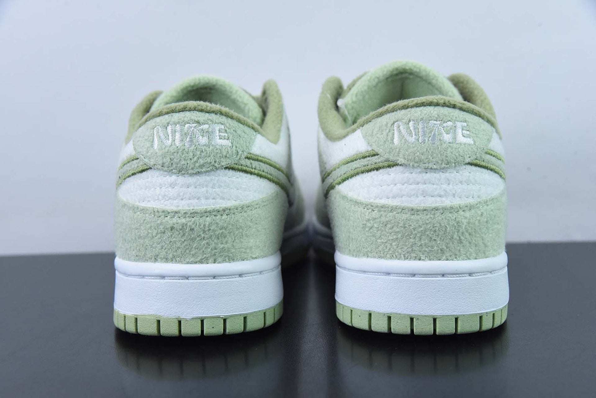 Dunk Low SE Fleece Pack Honeydew